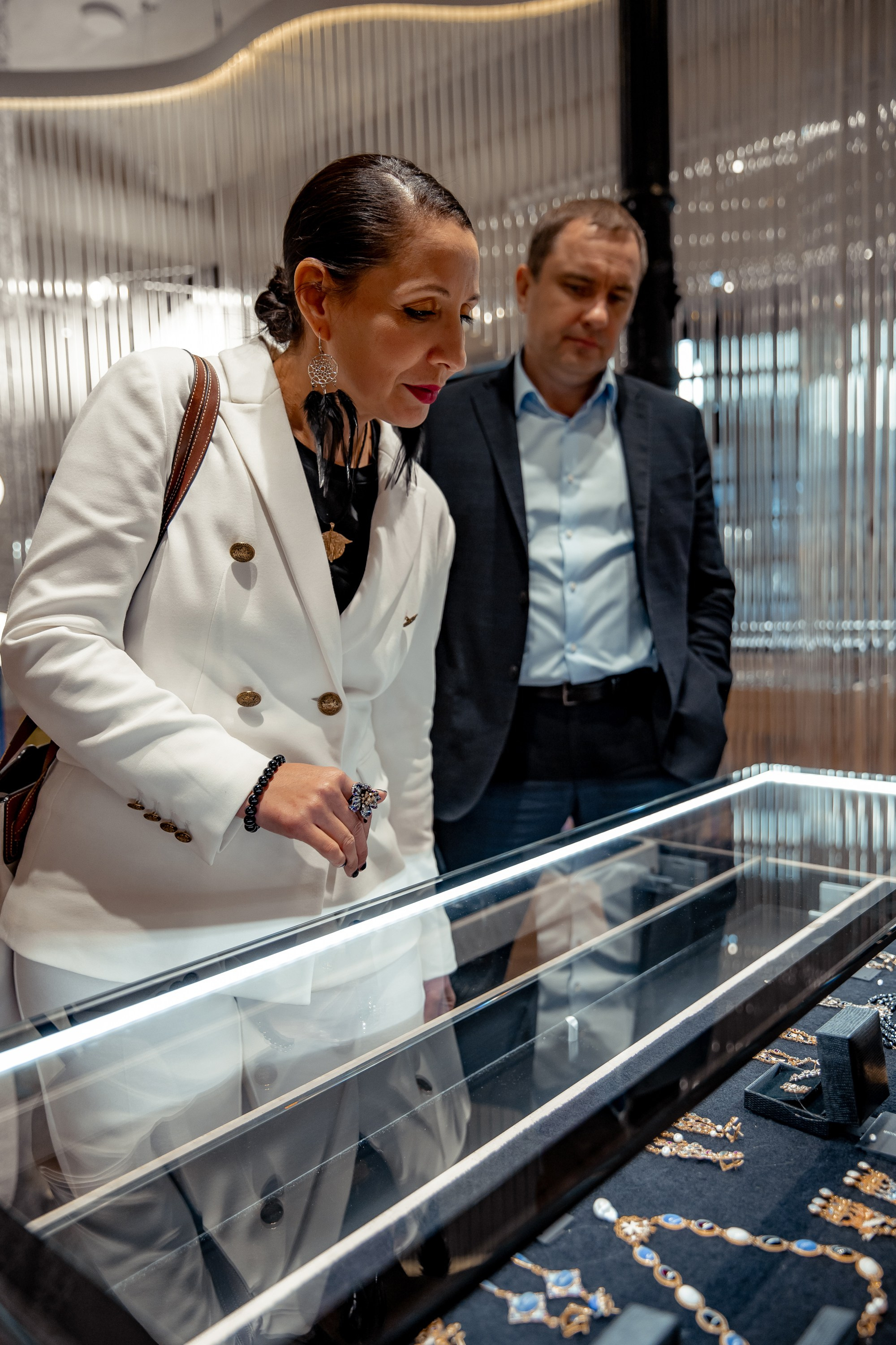 Презентация коллекции цветных драгоценностей в Le Noir. Главная