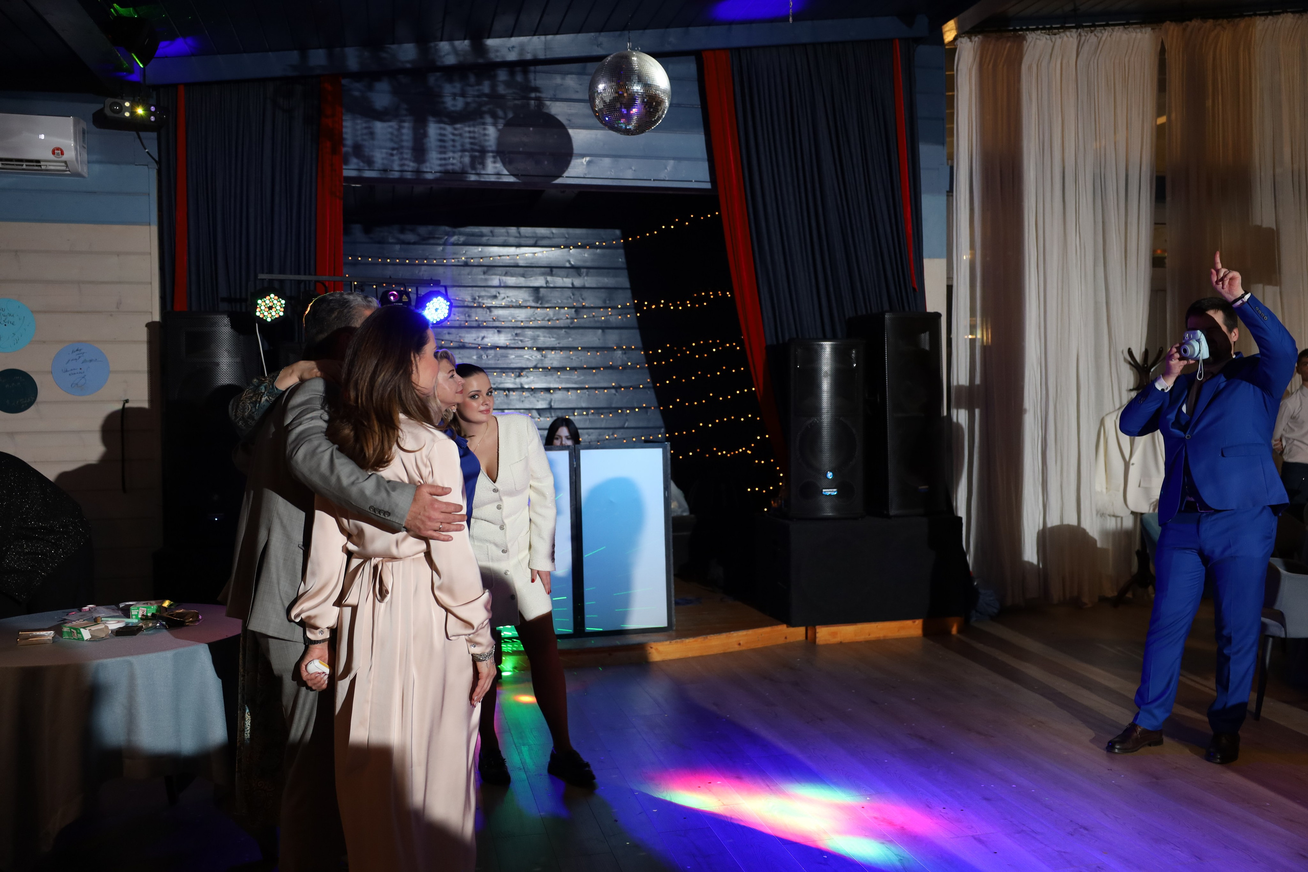 𝒜𝓇𝓉𝑒𝓂 & 𝐿𝓎𝓊𝓈𝓎𝒶 (𝓇𝑒𝓈𝓉𝒶𝓊𝓇𝒶𝓃𝓉). 𝑀𝑜𝓈𝒸𝑜𝓌. Свадебный фотограф в Санкт-Петербурге