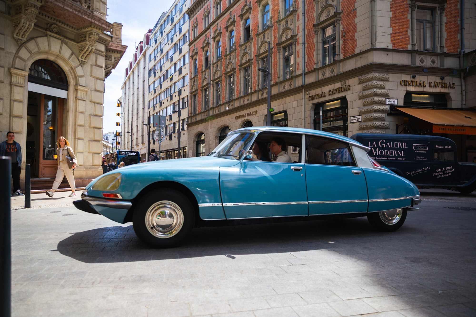 Dinner with Audrey. Behind the Scenes. Photographer in Budapest  — Yura Knyazev