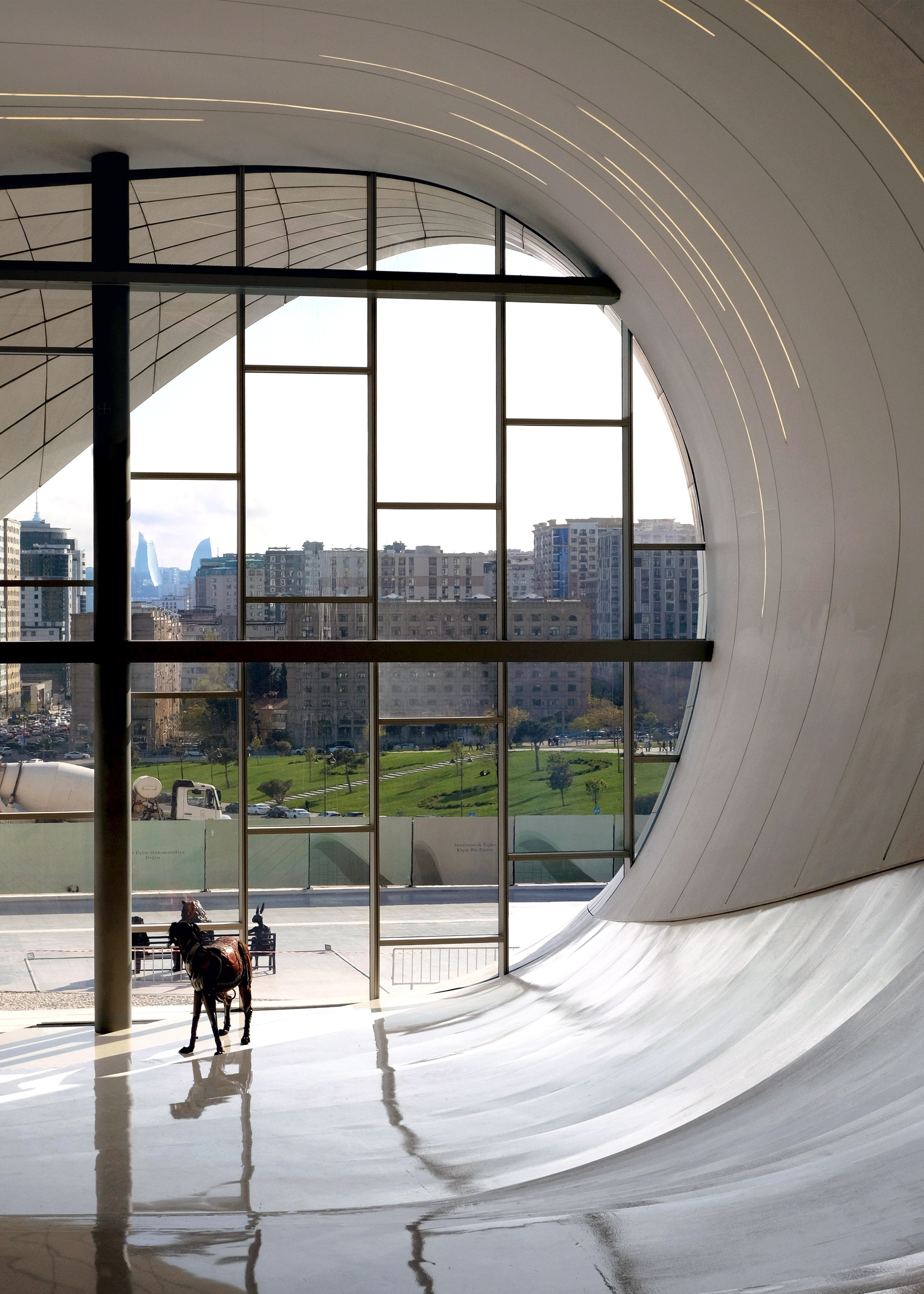 Zaha Hadid Baku Aliev Center. Интерьерный архитектурный фотограф | interior architectural photographer