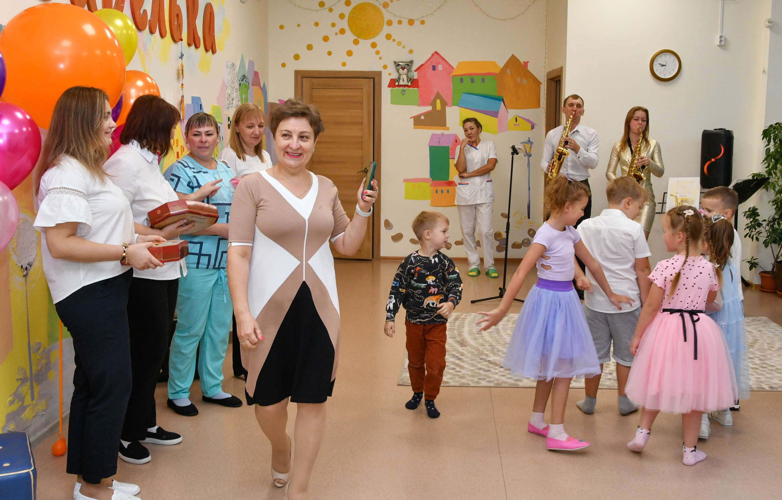 2023 г. День дошкольного работника и прогулка. Репортажный и детский фотограф в Новосибирске