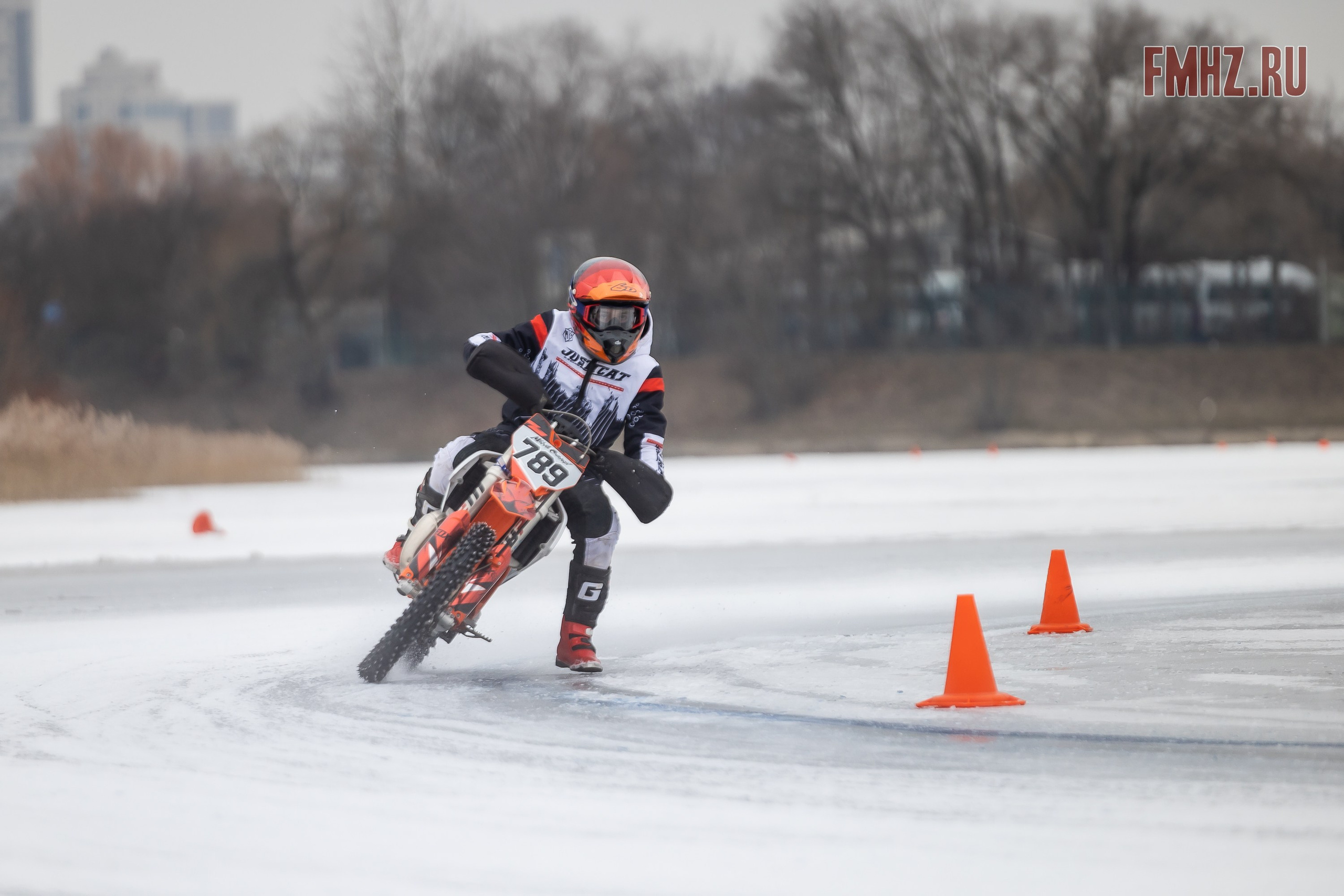 Первый этап Кубка МФР по мотокроссу на льду Большого Крылатского пруда в Москве. 8 февраля 2025 г. Фотограф Владимир Охрименко