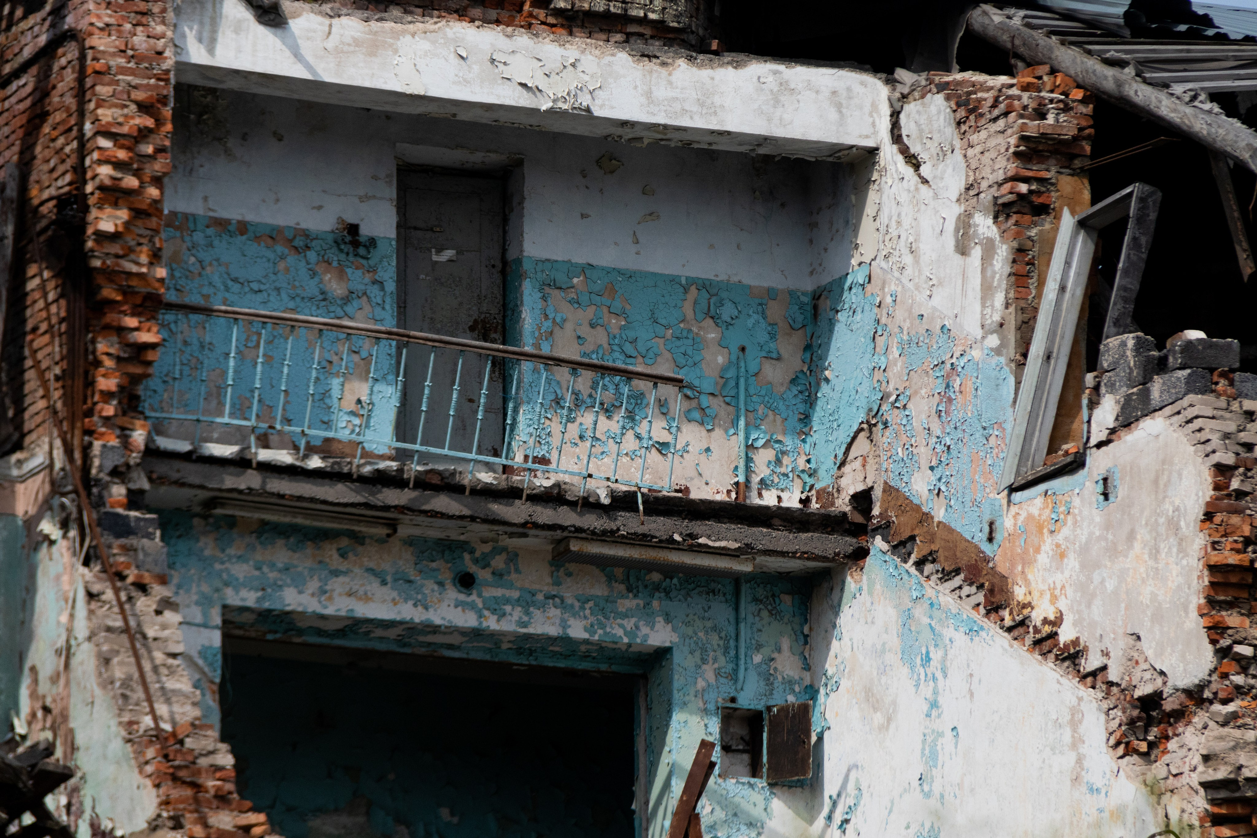 SNYT. An Alternative View of St. Petersburg’s Architecture. 2025. Janie valde |photographer & visual artist