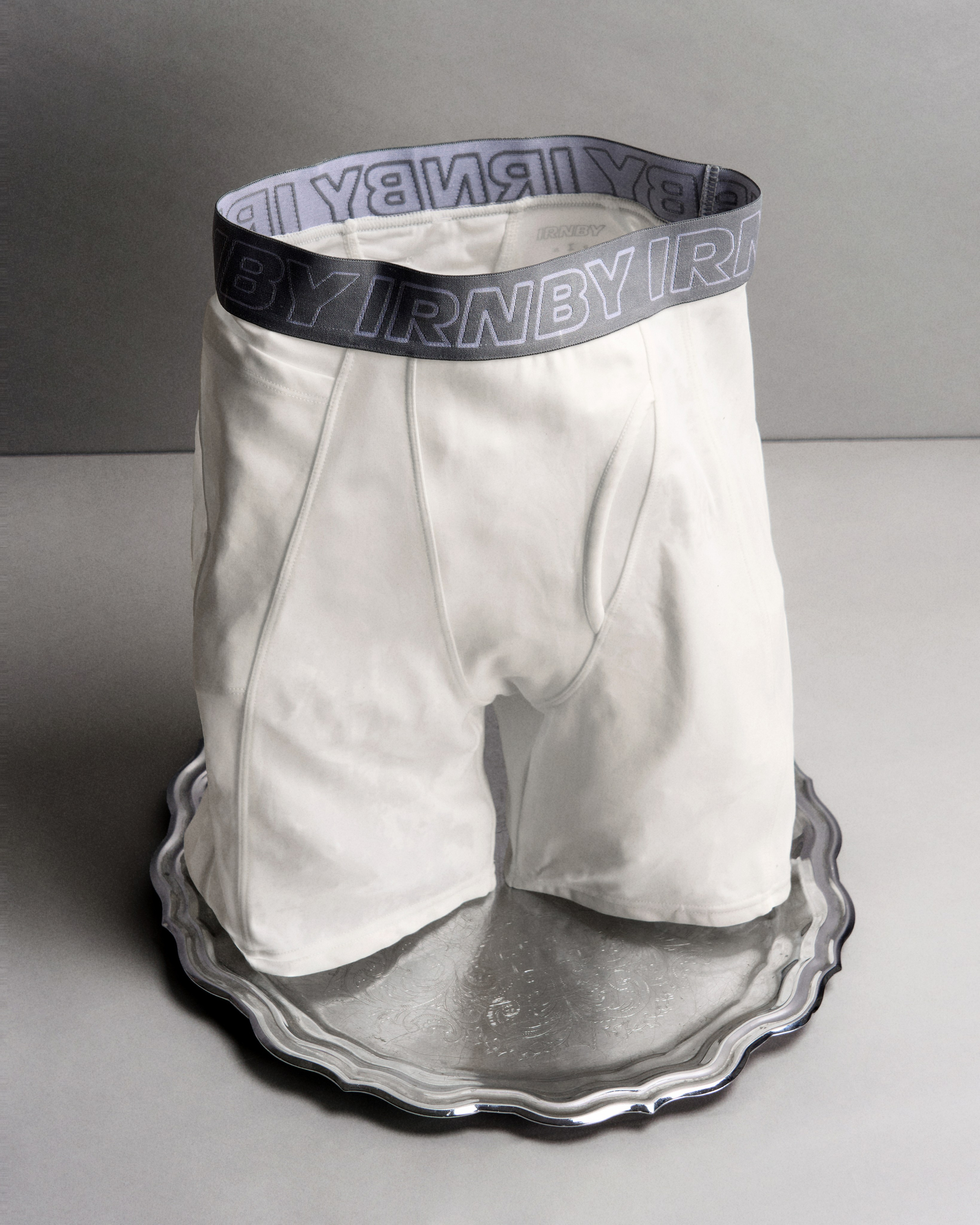 Detailed product retouch. Precise color correction and tone balance. Texture and shape preservation. Clean retouch maintaining the photographer’s style. Light and highlight correction for perfect look. Careful material and surface enhancement. High-quality commercial retouch. Preservation of details and object contours. Minim