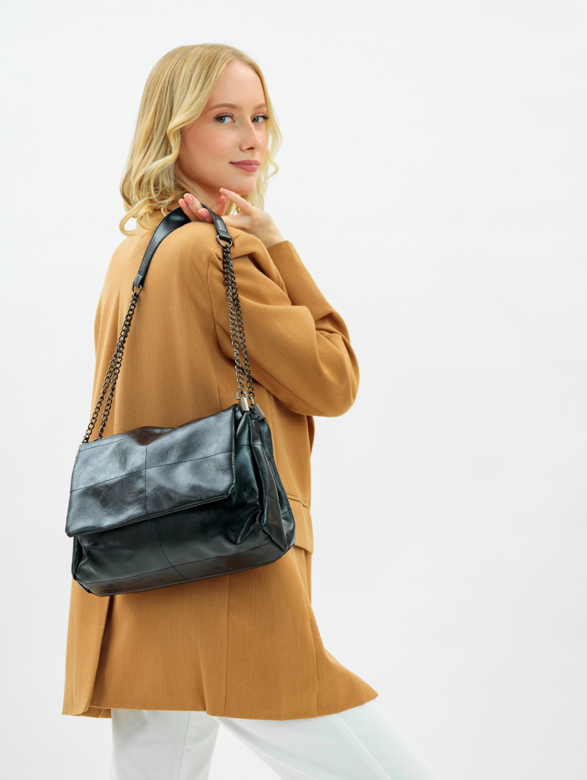 Съемка сумок с моделью для сайтов, маркетплейсов, WB, Ozon, Яндекс Маркет и др. Студия коммерческой съемки ХВОЯ