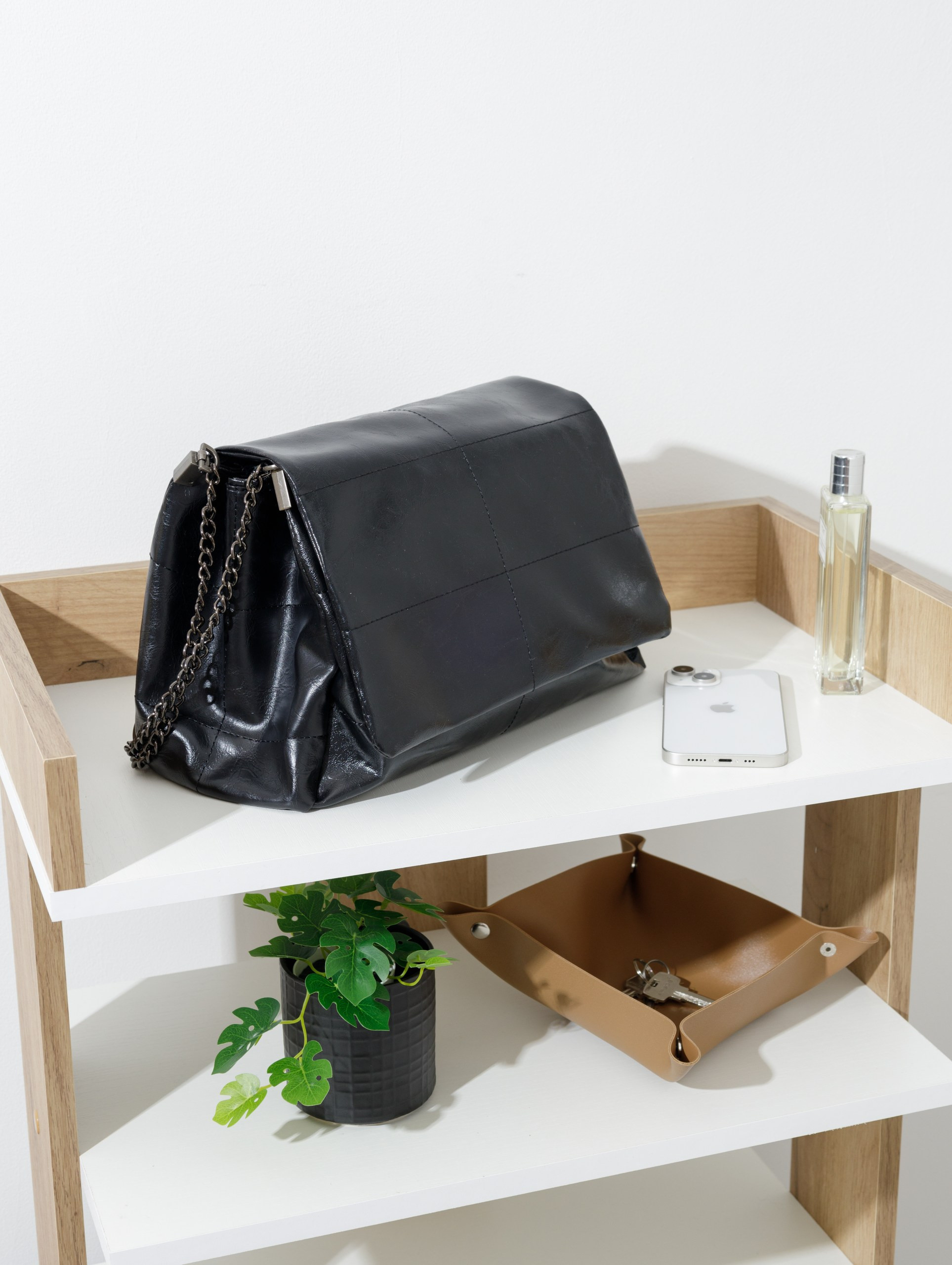 Предметная съёмка сумок и рюкзаков для каталогов, рекламы, сайтов и маркетплейсов. Студия коммерческой съемки ХВОЯ