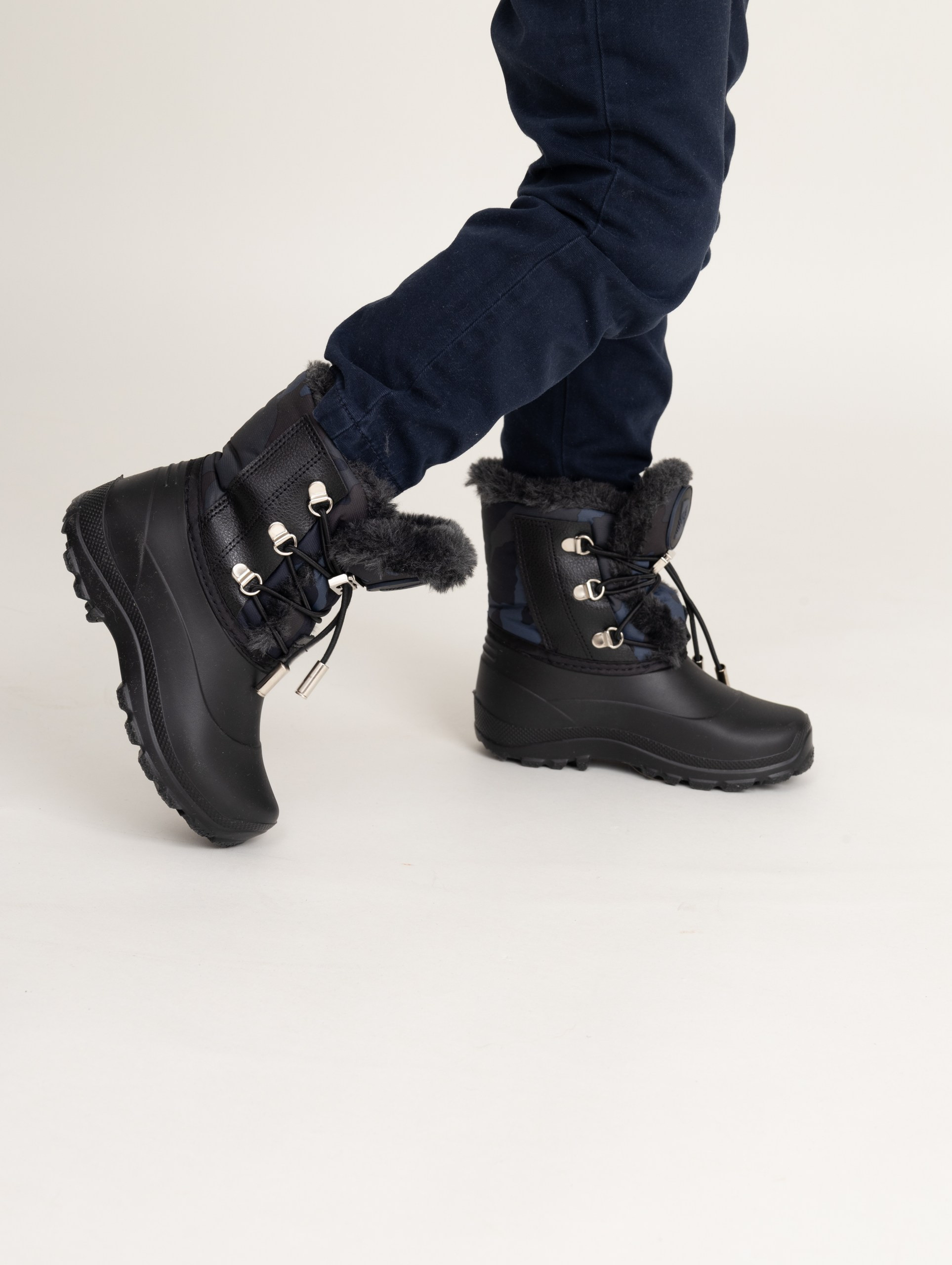 Съемка детской одежды и обуви на модели сайтов, маркетплейсов, WB, Ozon, Яндекс Маркет и др. Студия коммерческой съемки ХВОЯ