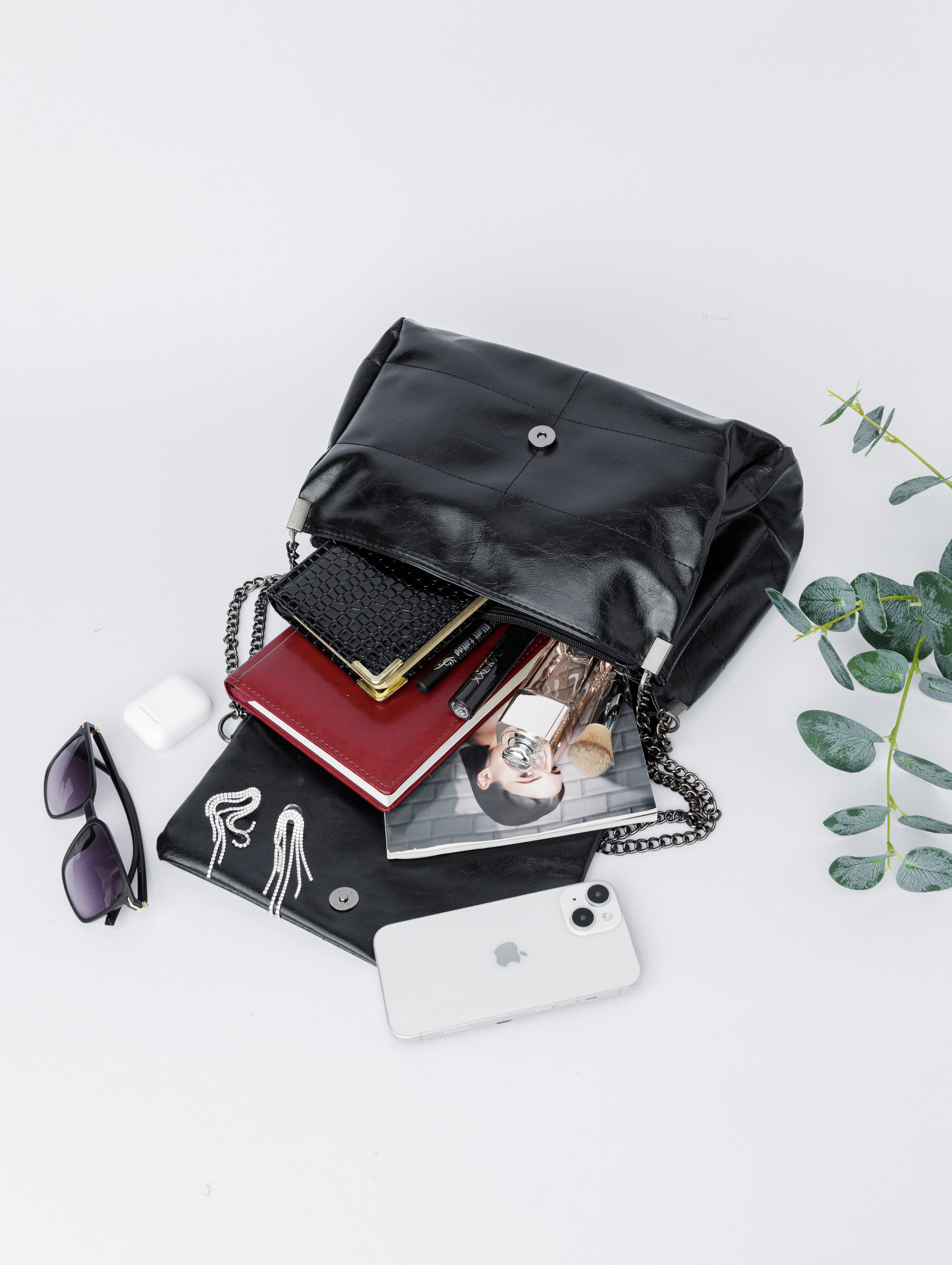 Предметная съёмка сумок и рюкзаков для каталогов, рекламы, сайтов и маркетплейсов. Студия коммерческой съемки ХВОЯ