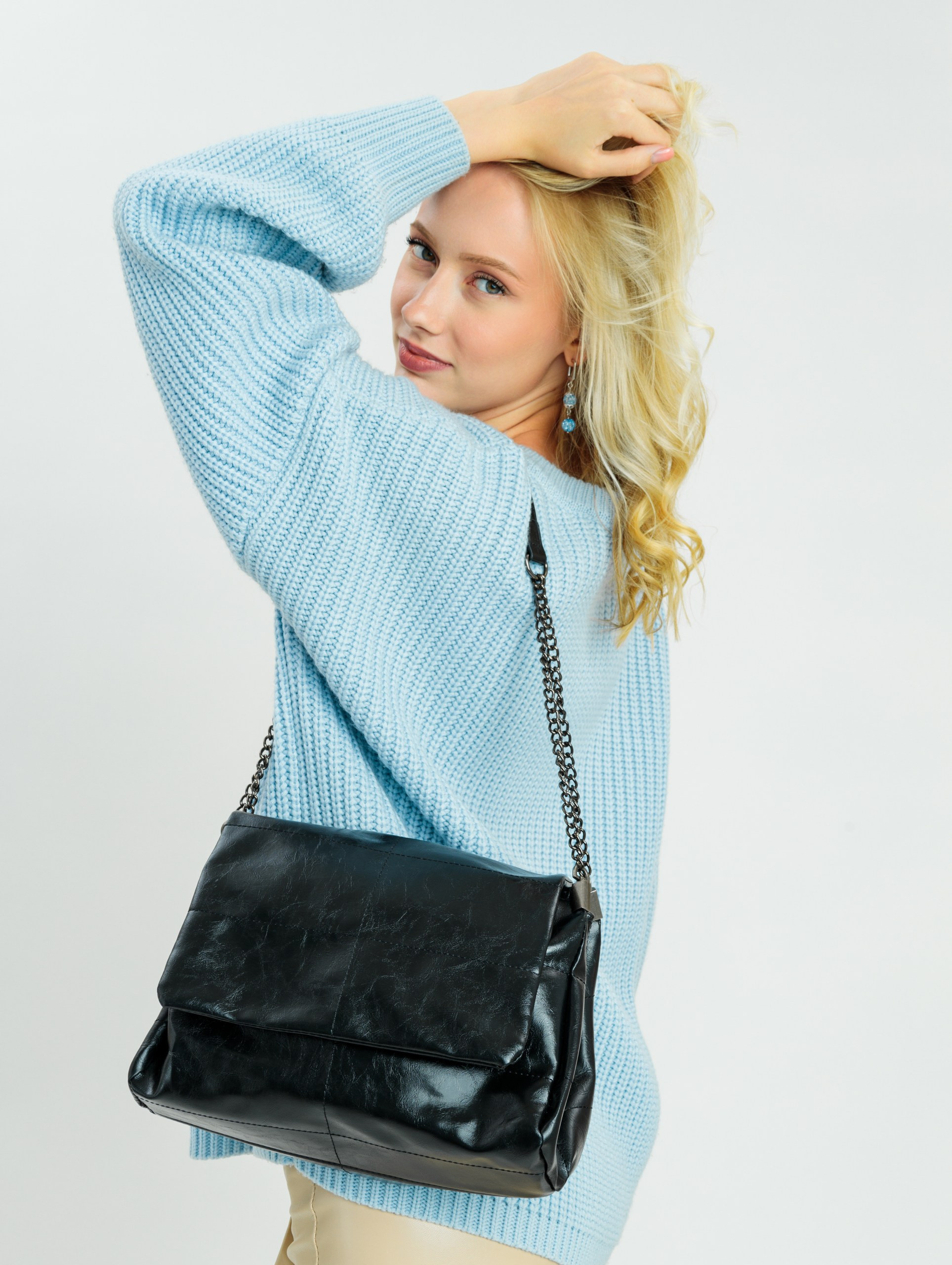 Съемка сумок с моделью для сайтов, маркетплейсов, WB, Ozon, Яндекс Маркет и др. Студия коммерческой съемки ХВОЯ