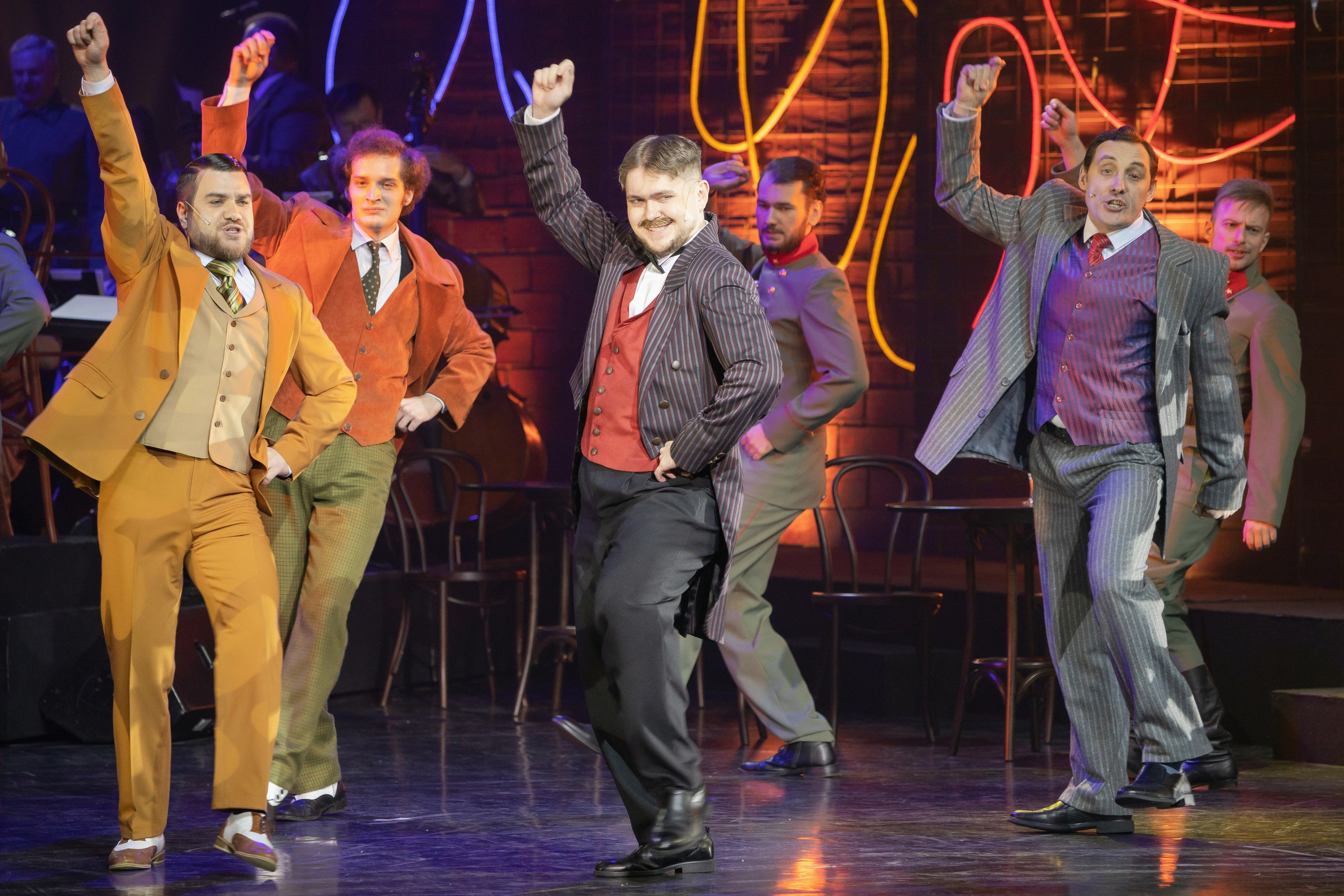 Сильва_Чехов-центр. Фотограф. г. Южно-Сахалинск. Олег Толстов