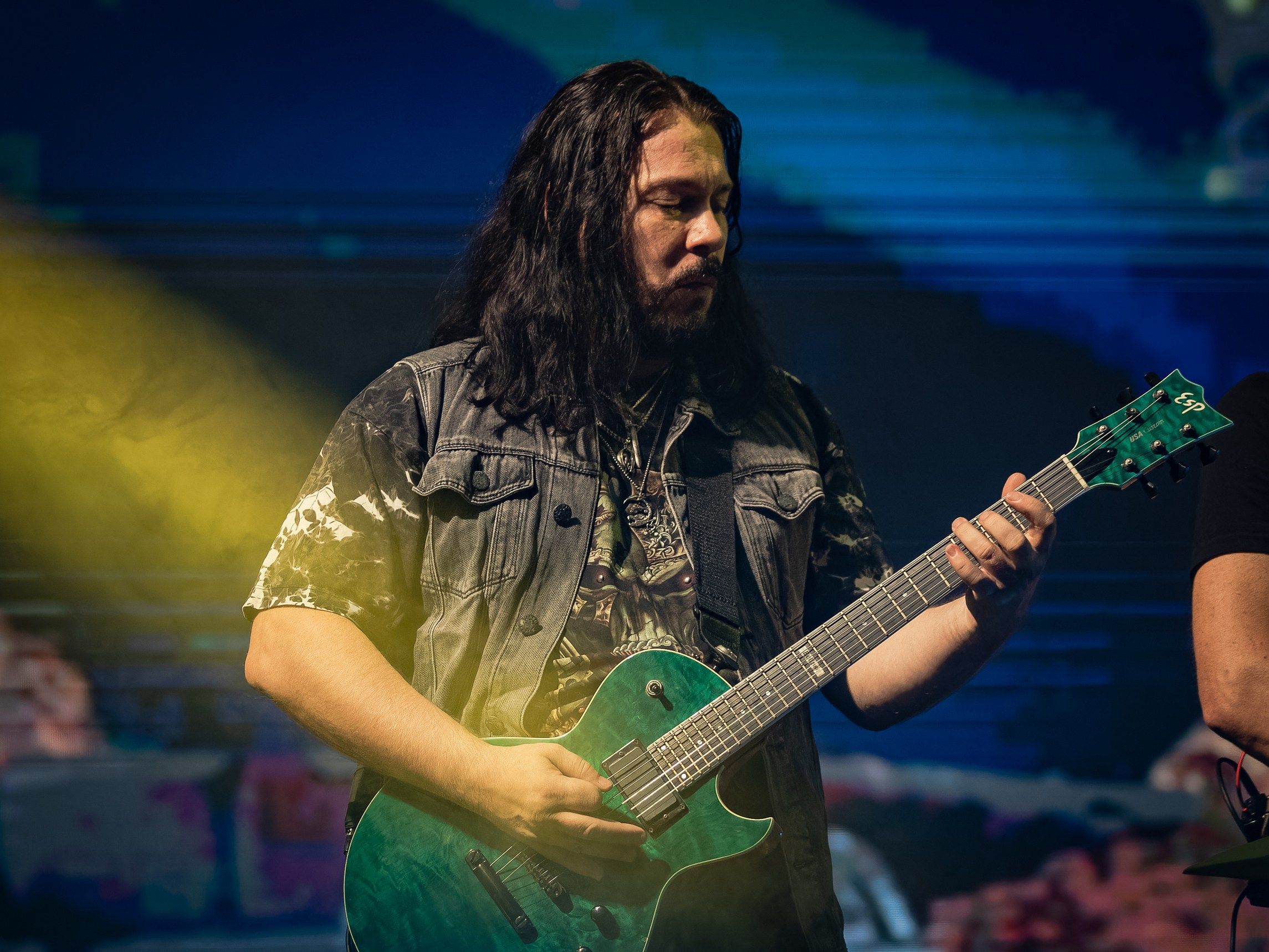 Эпидемия. Крылья Сахалина. Фотограф. г. Южно-Сахалинск. Олег Толстов