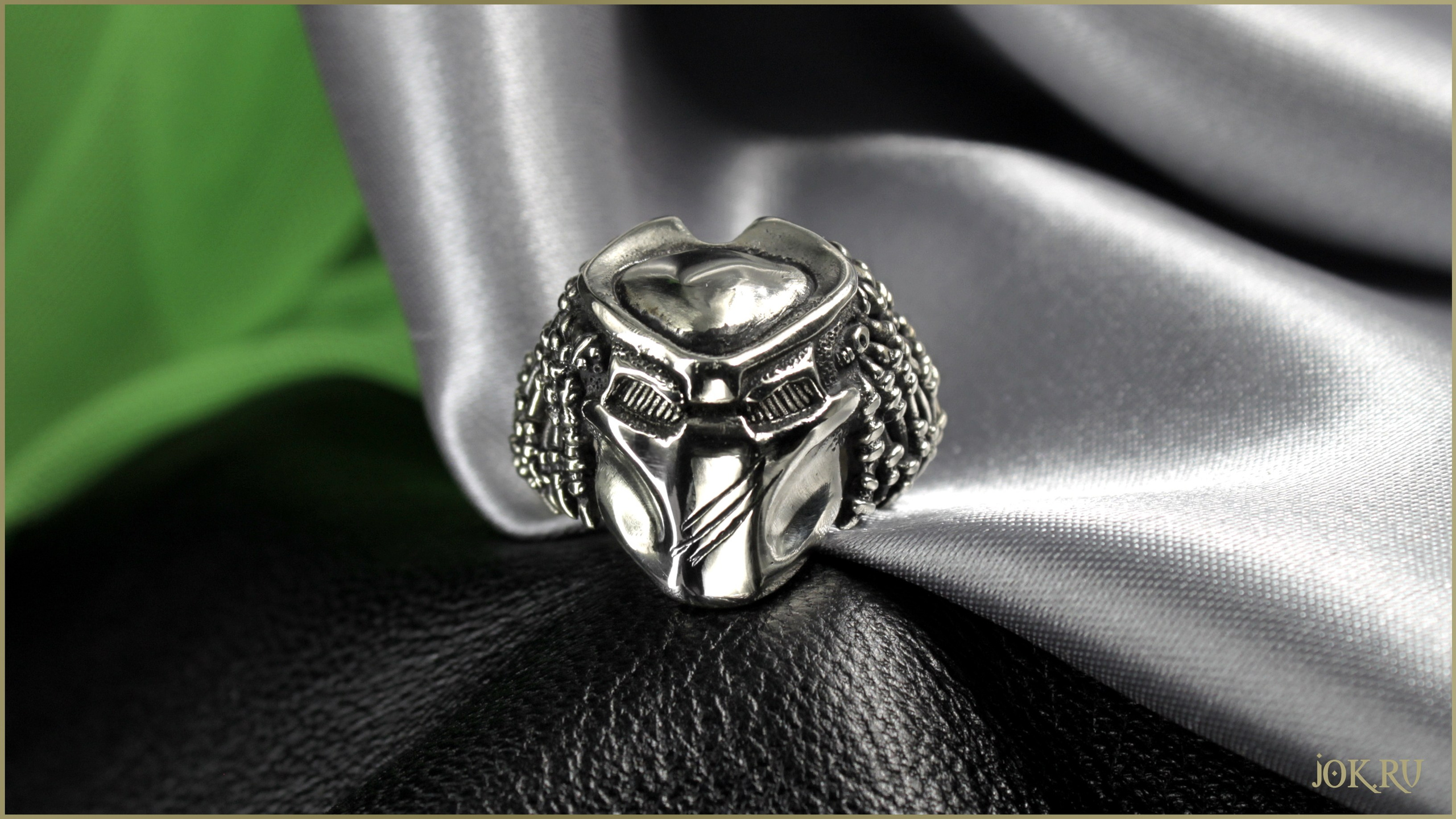 Фан-арт мужское кольцо на заказ Маска Хищника по мотивам фантастического фильма  "Хищники" Ювелирная мастерская Joker-studio изготавливает мужские кольца на заказ по вашим эскизам. Закажите для себя или в подарок перстень из любимого фильма или игры