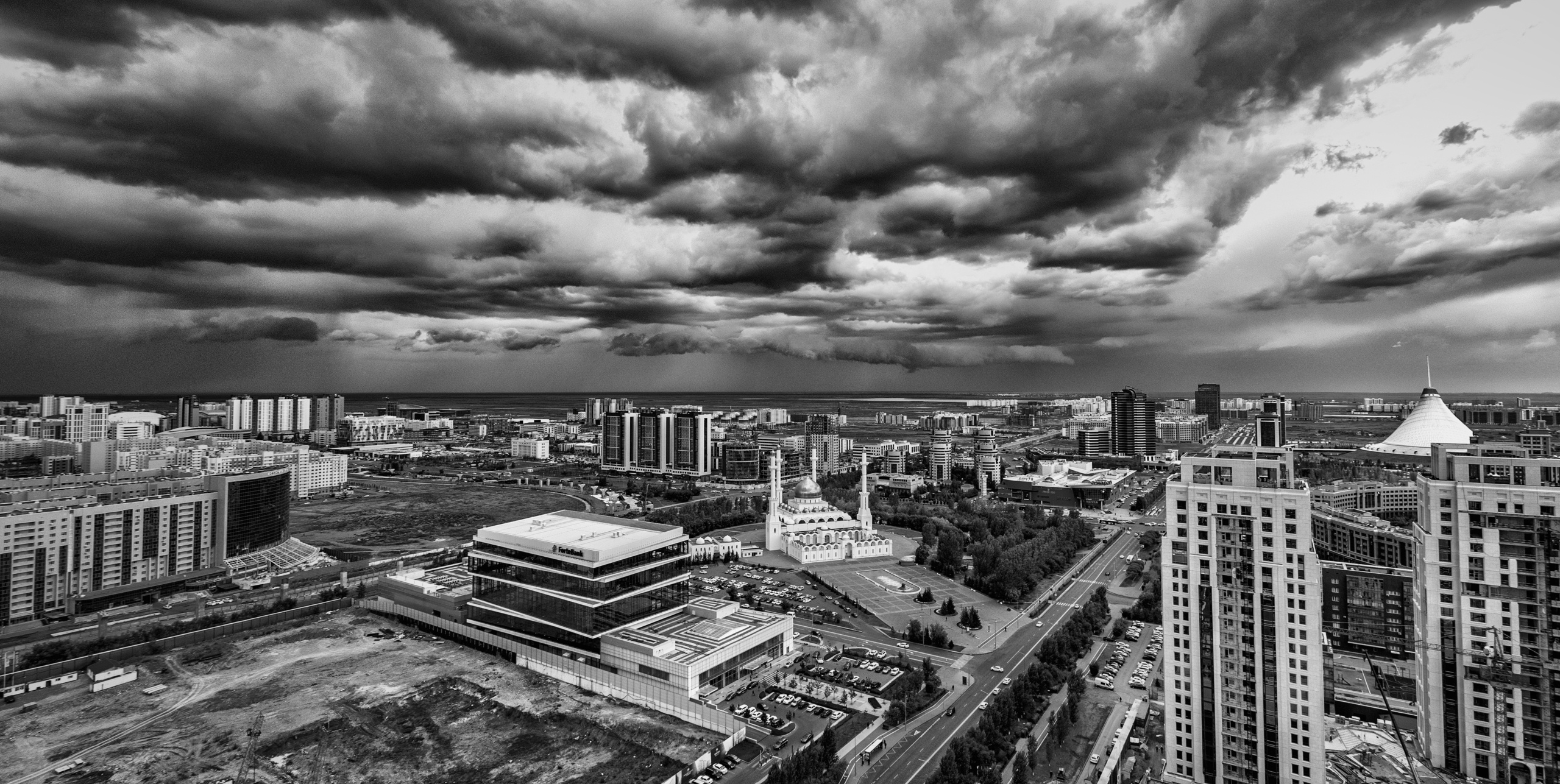 Черно белая фотография. Профессиональный фотограф в Астане