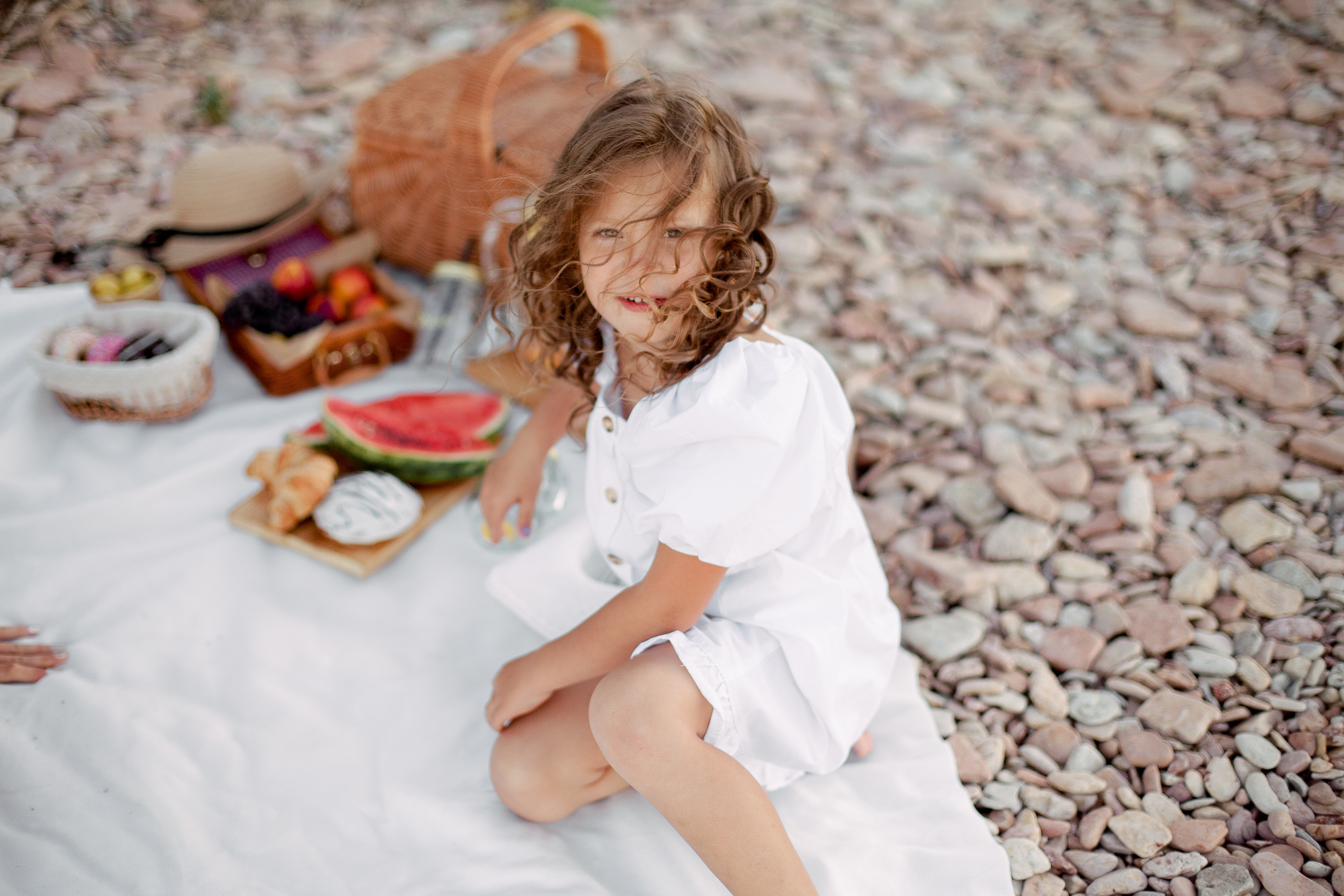 Момент из жизни Оли и её прекрасной Алисы. Семейный и свадебный фотограф в Великом Новгороде и Санкт-Петербурге В