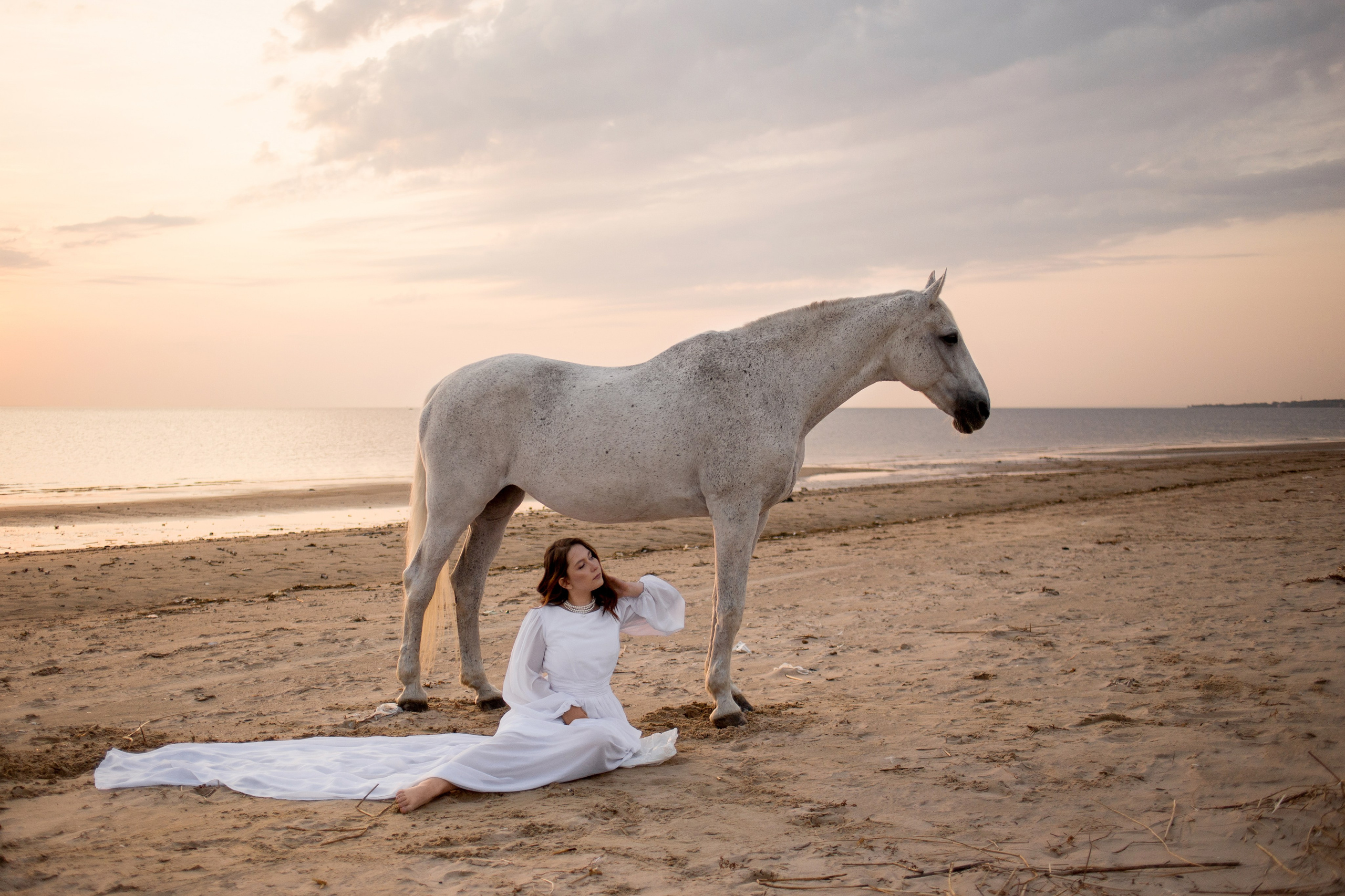 Фотосессия с лошадью в белом платье