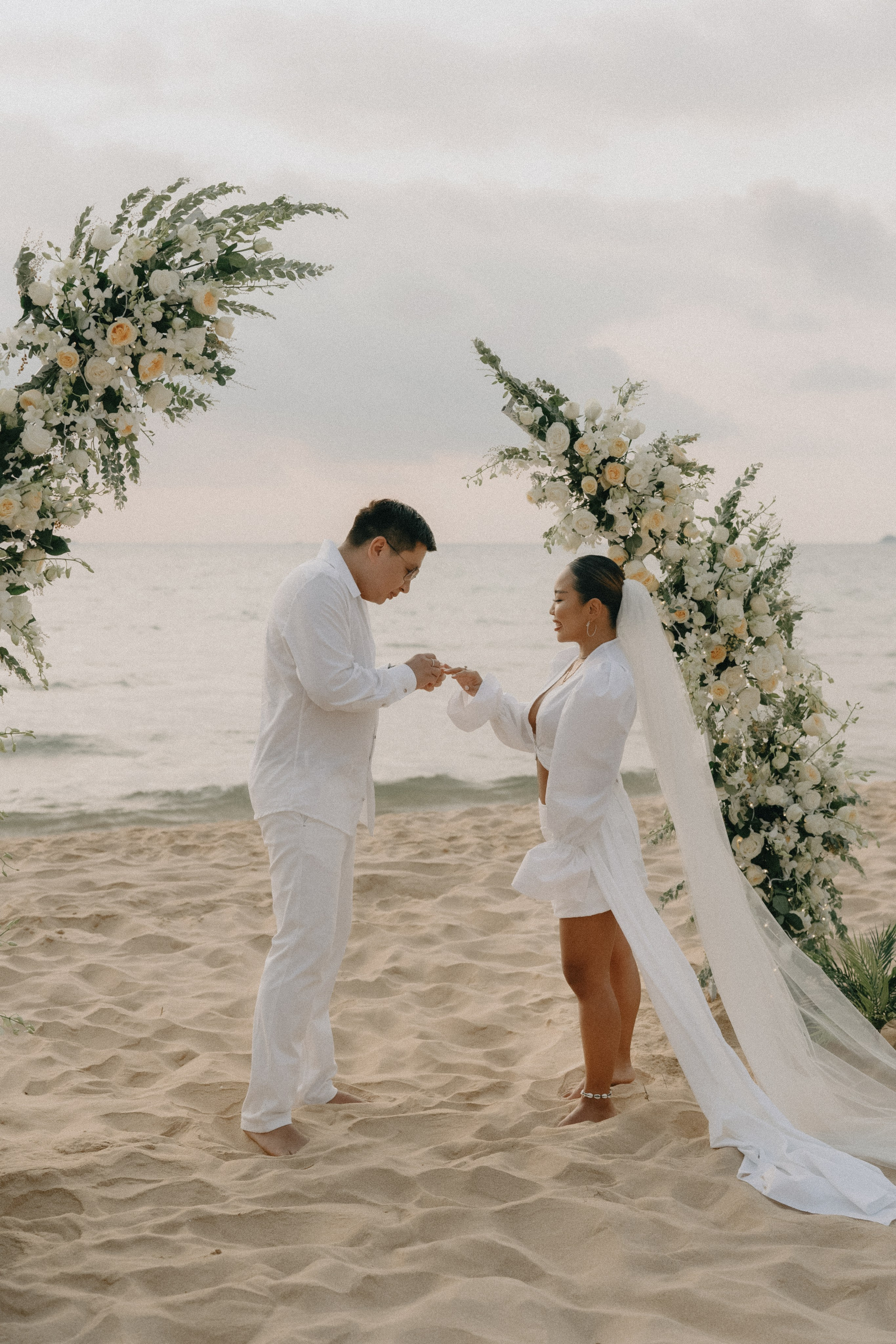 Руслан & Ирина. La Marée wedding agency Свадебное агентство на Фукуоке, Вьетнам — организация свадеб, декор, координация и помощь парам для идеального дня