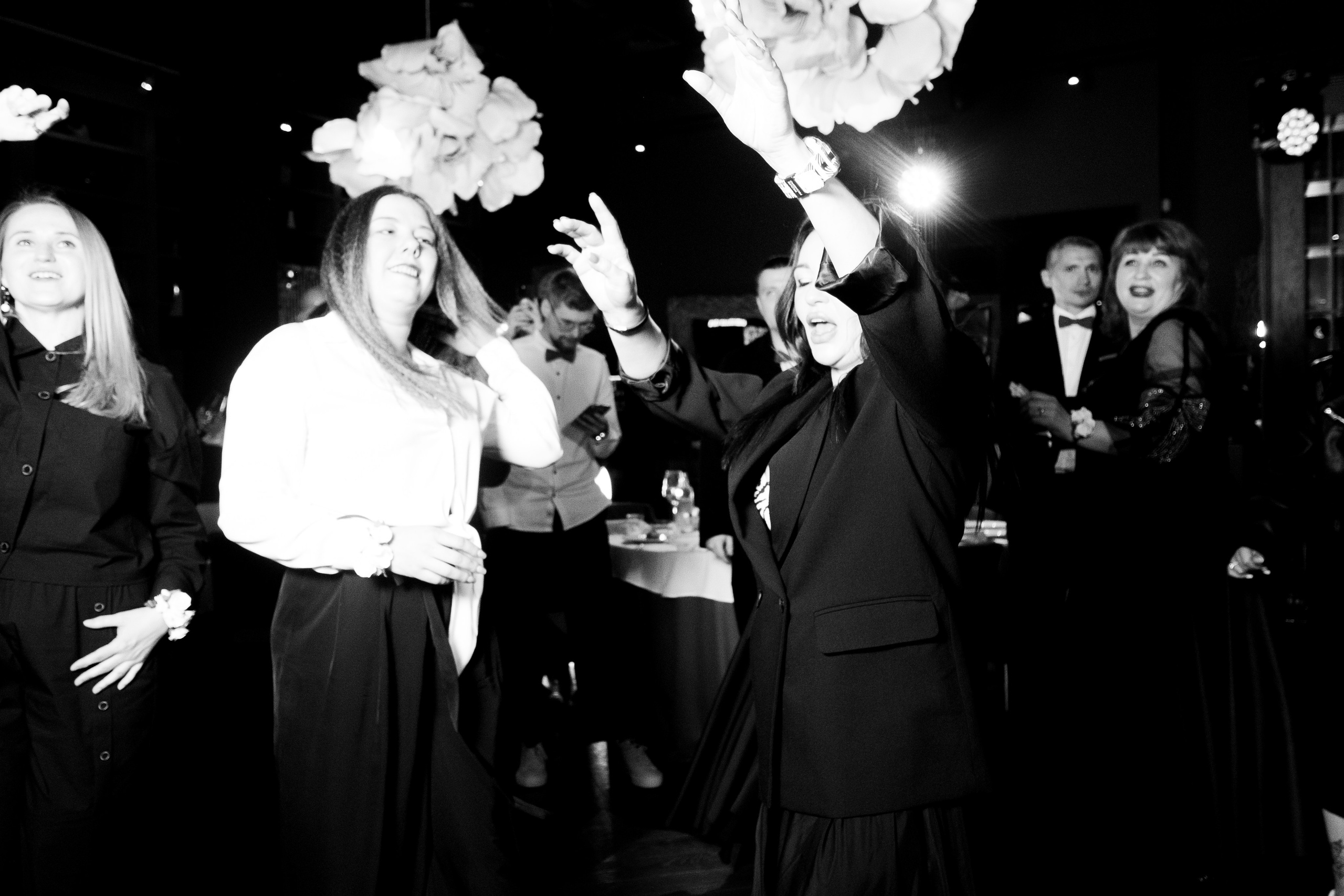 Корпоратив в Сириусу (Адлер) 10 лет компании. Свадебный фотограф Денис Ожигин в Краснодаре и крае. Эмоциональная и стильная съемка вашего дня