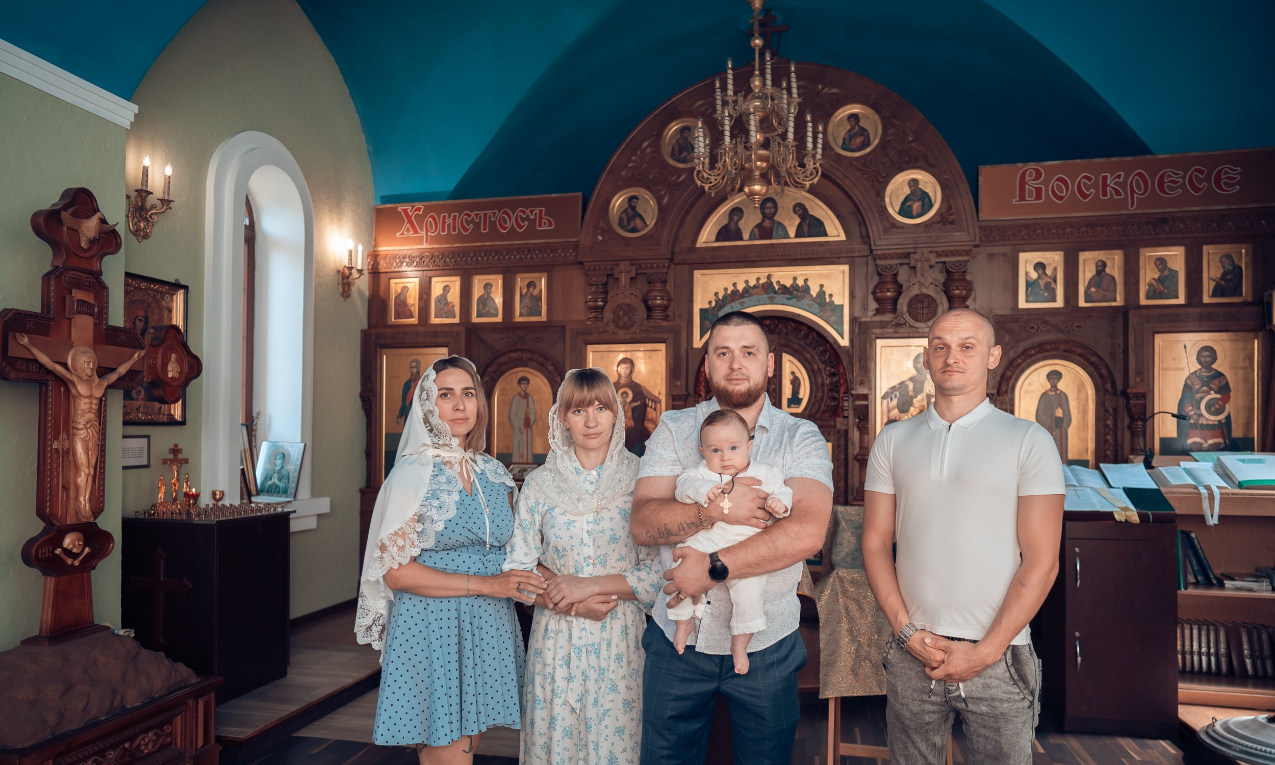 Крещение в храме святого Феодора Ушакова Севастополь. Фотограф церковных Таинств Луганск