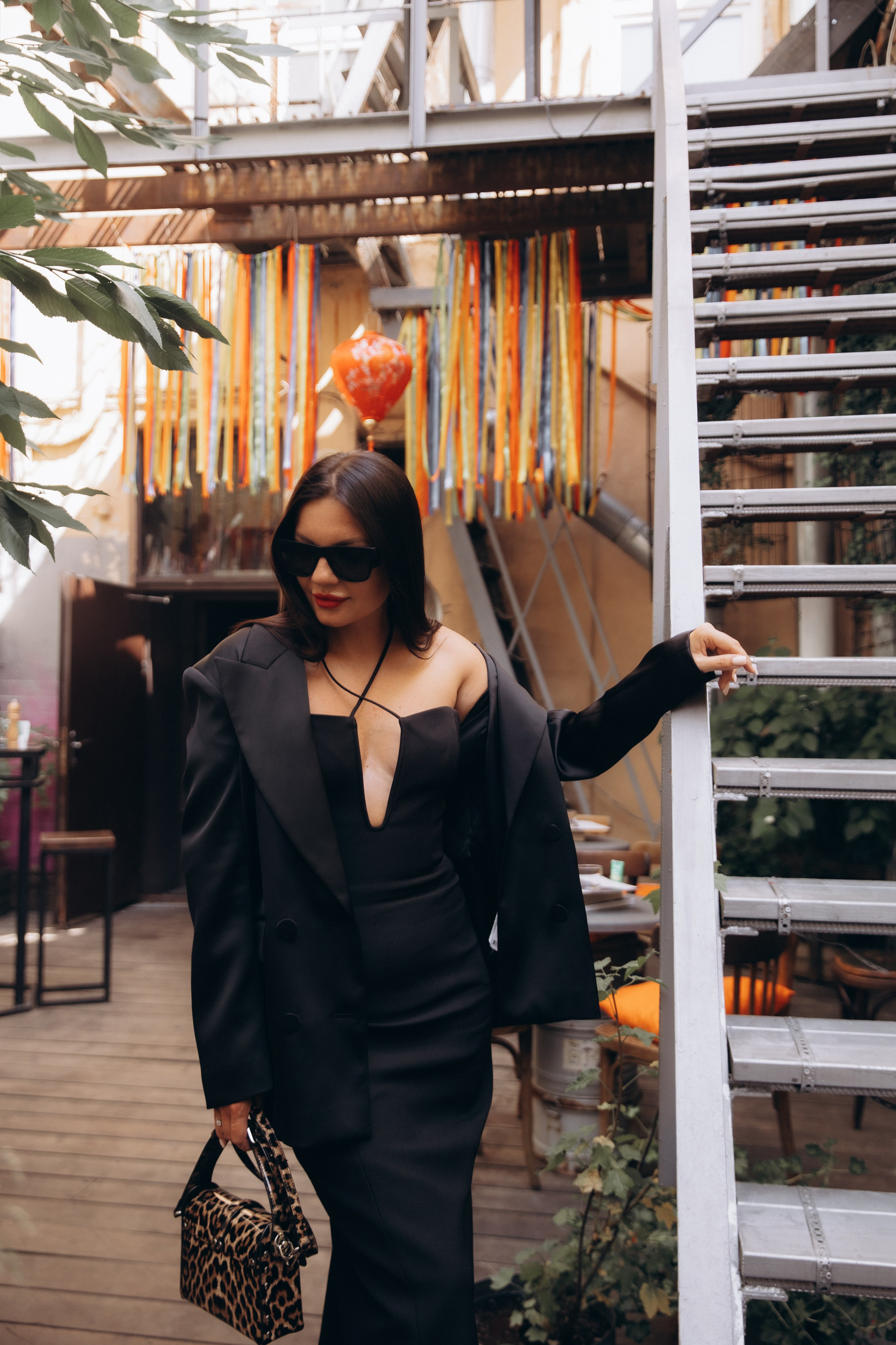 Ольга, прогулка по Фонтанке и фотосессия в парадной Ромашка. Фотограф в Санкт-Петербурге Разиля Идиятуллина