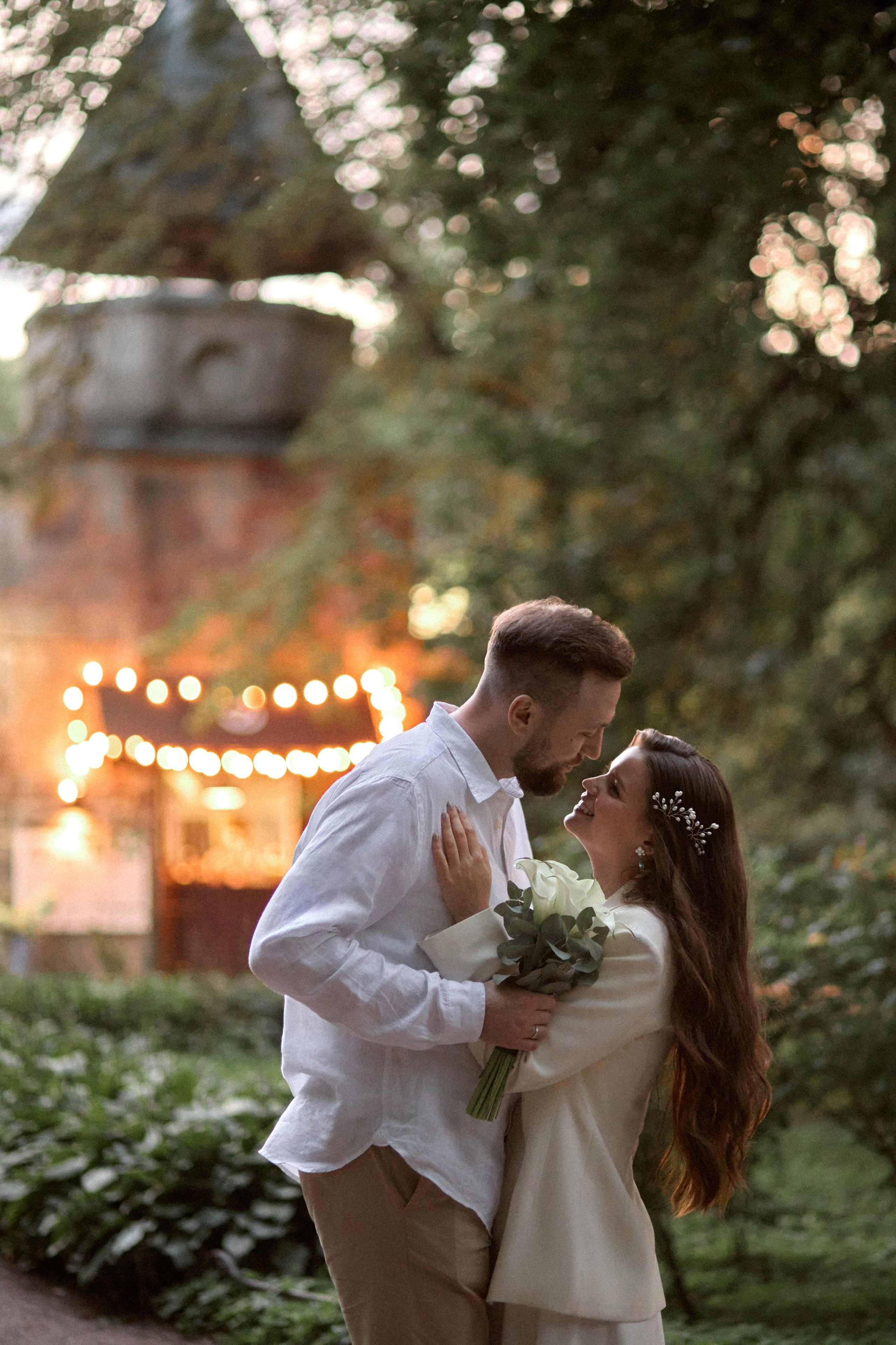 Летняя свадебная фотосессия на Чернышевской. Сестры Карабаза. Фотографы и ретушеры в Москве и Санкт-Петербурге