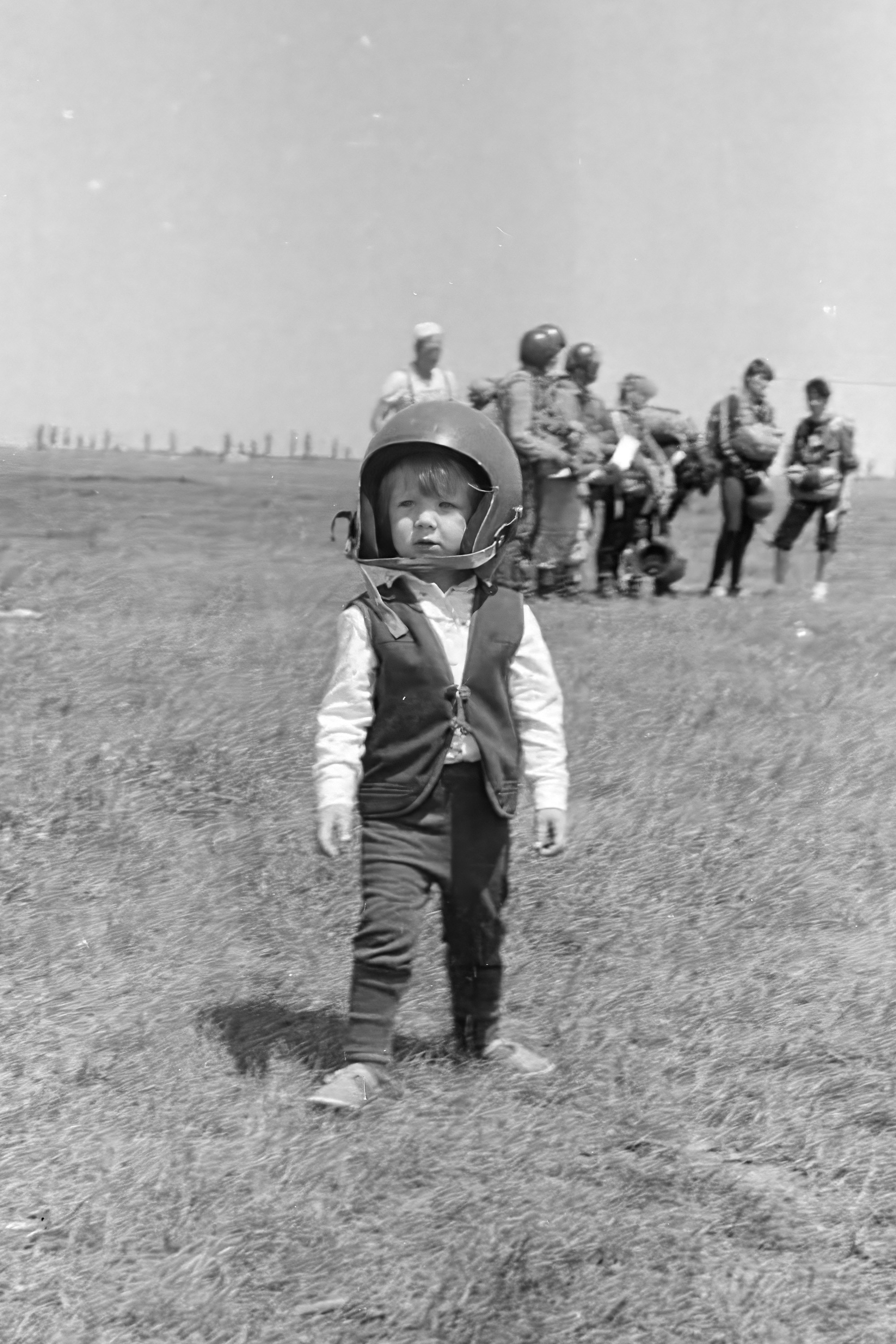 Парашютные сборы 1990 год съемка на ч/б пленку оцифровка 2024 год. Профессиональная фотосъемка. Ростов-на-Дону