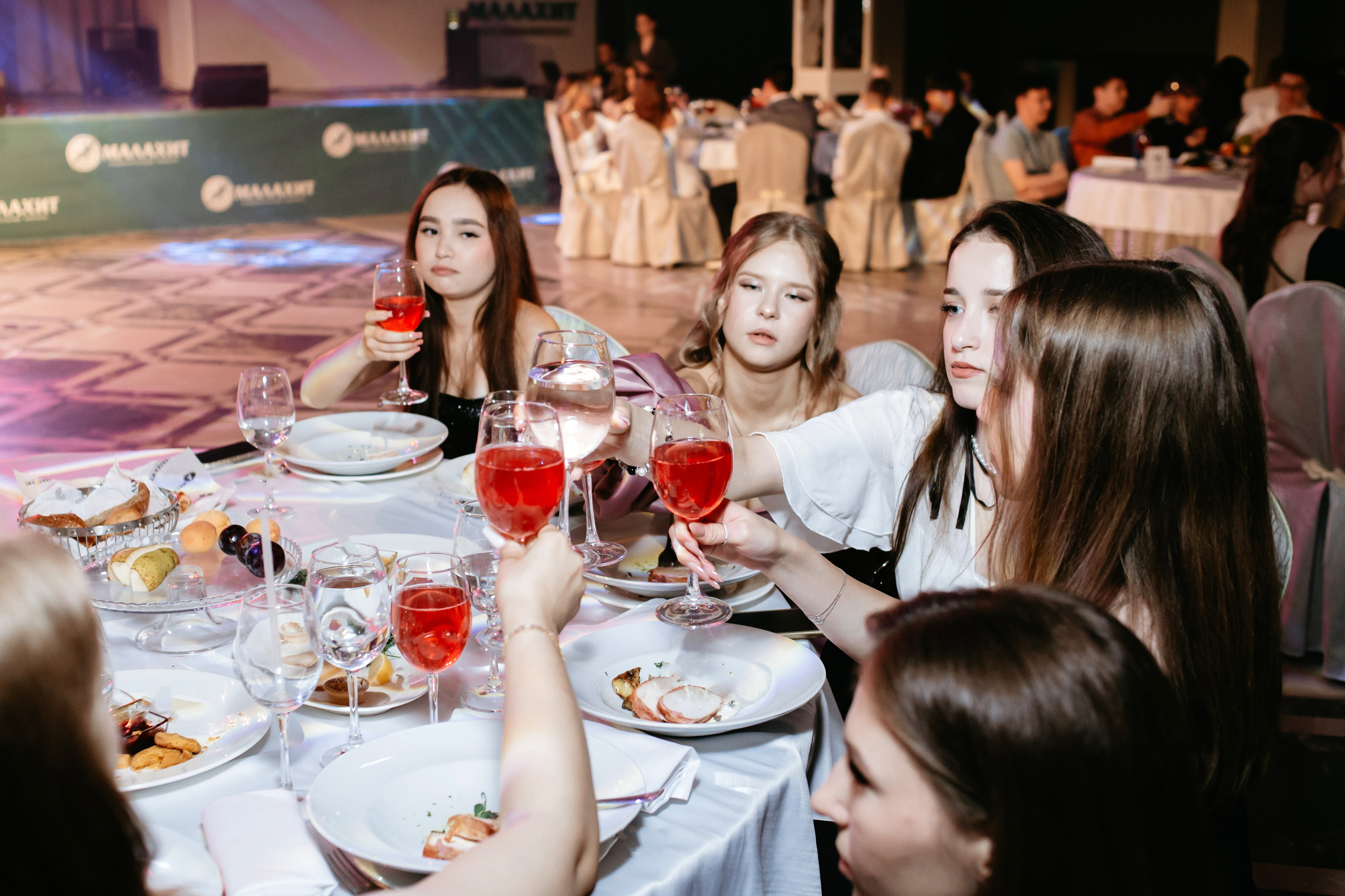 Выпускной 2025 (9класс) 124 школа. Фотограф в Челябинске Ополихина Анна