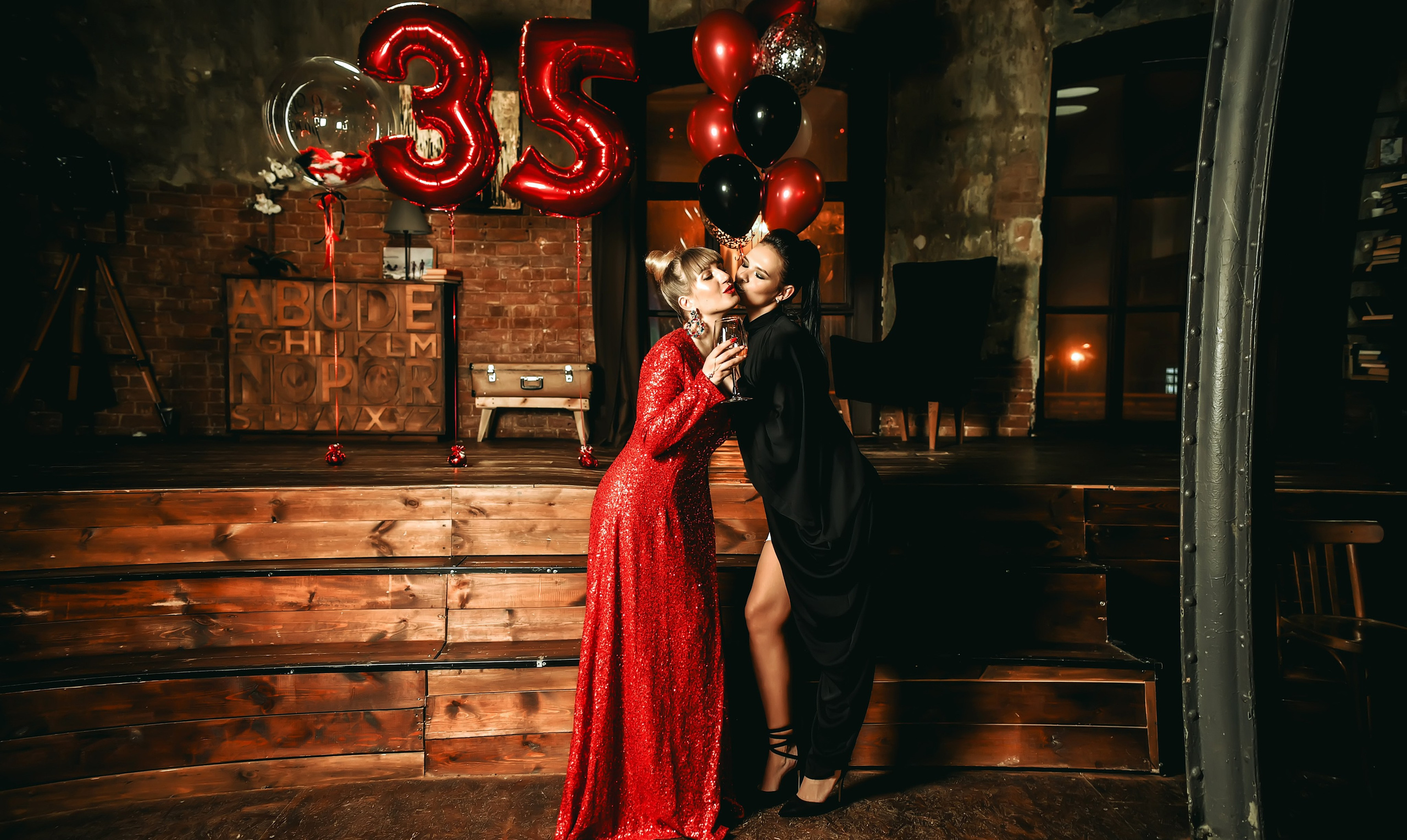 Тематическая вечеринка на юбилей 35 лет. Свадебный, семейный, детский, контент фотограф в Омске Максим Ильин