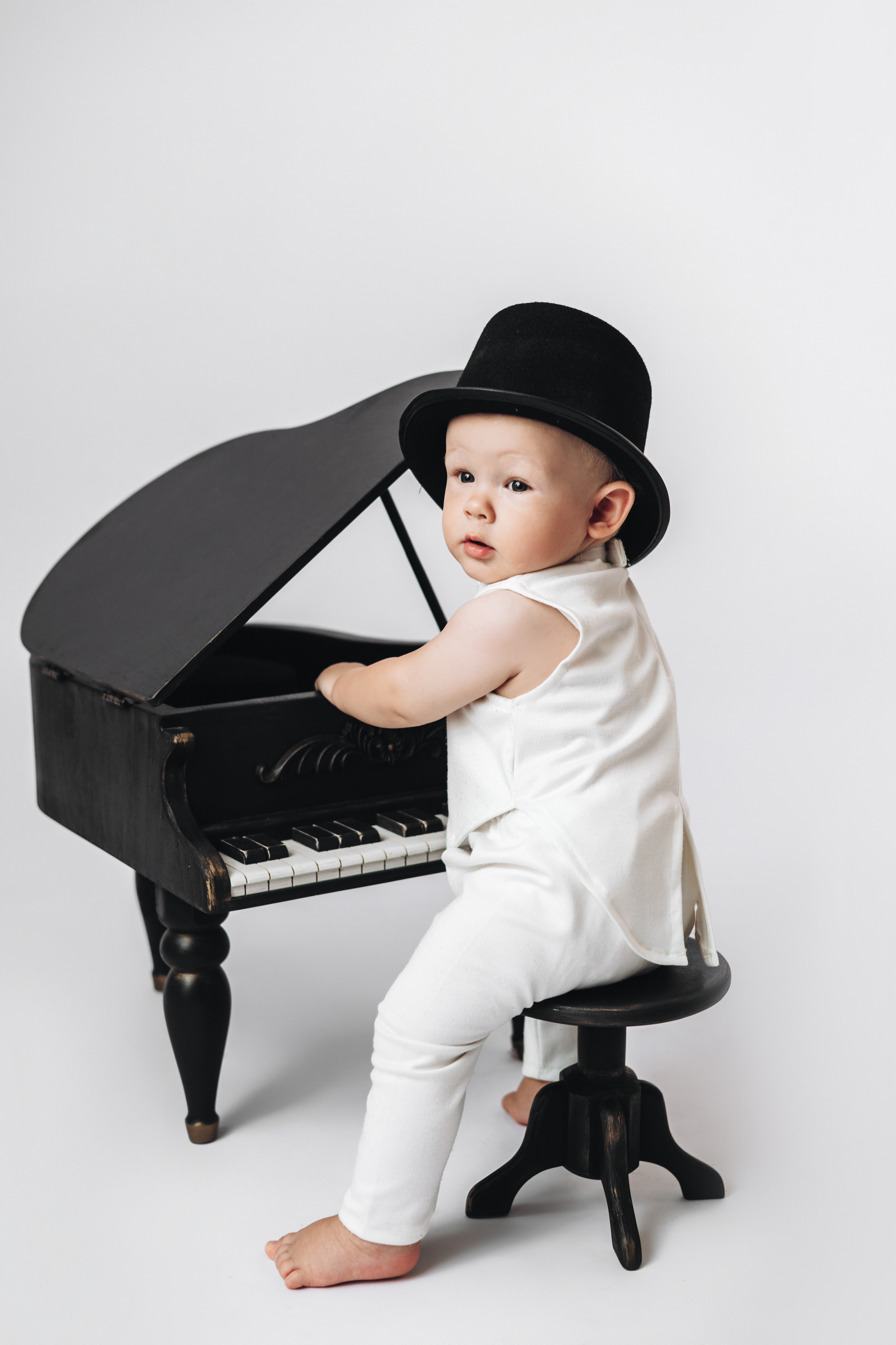 Рояль. Фотограф новорожденных и детский фотограф в Новосибирске