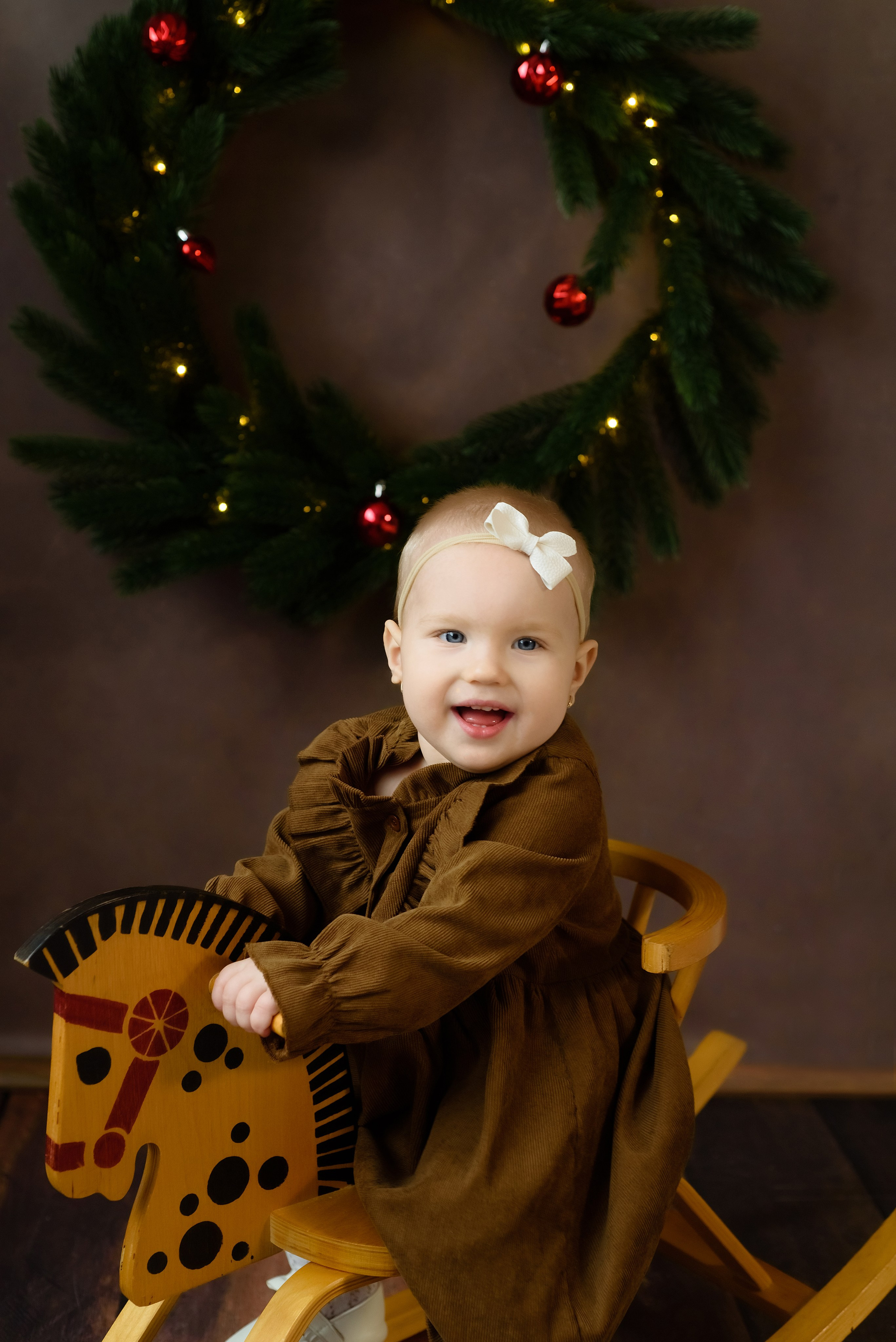 Новогодняя фотосессия «Минимализм на темном» Милана. Детский Фотограф |Фотограф на годик в Брянске Ирина Романова