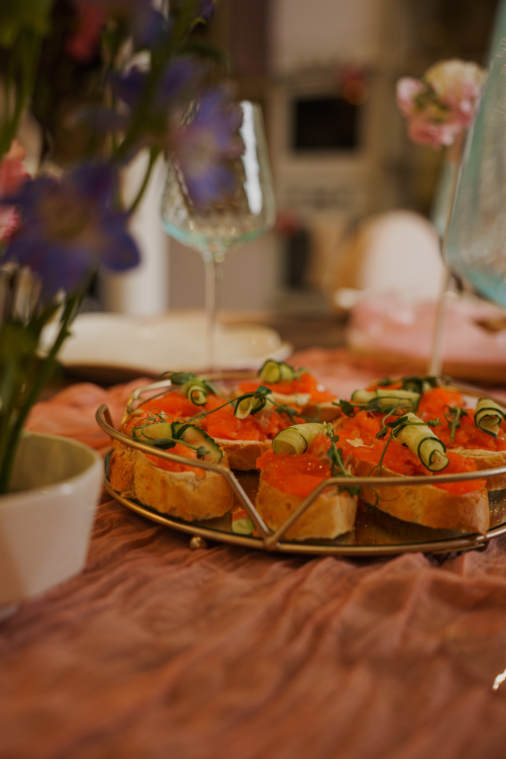 ВЕСЕННИЙ БРАНЧ. Женский портрет