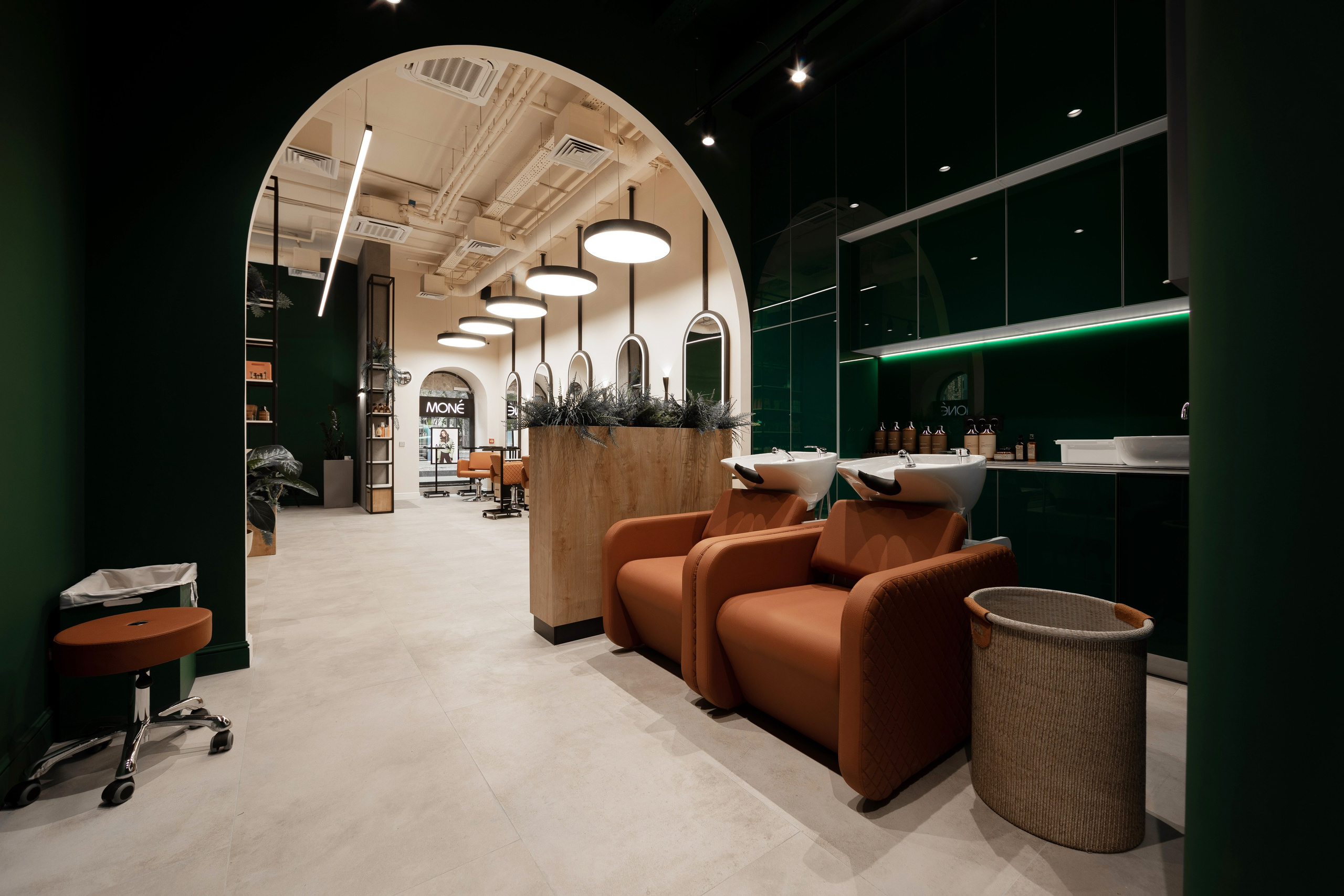 Цена работы интерьерного фотографа зависит от многих факторов - количества комнат и площади помещений, формат заказа, объем работы по обработке материала. Для уточнения цены, вы можете отправить запрос через форму на сайте или связаться со мной по номеру телефона, который вы также найдете на сайте.