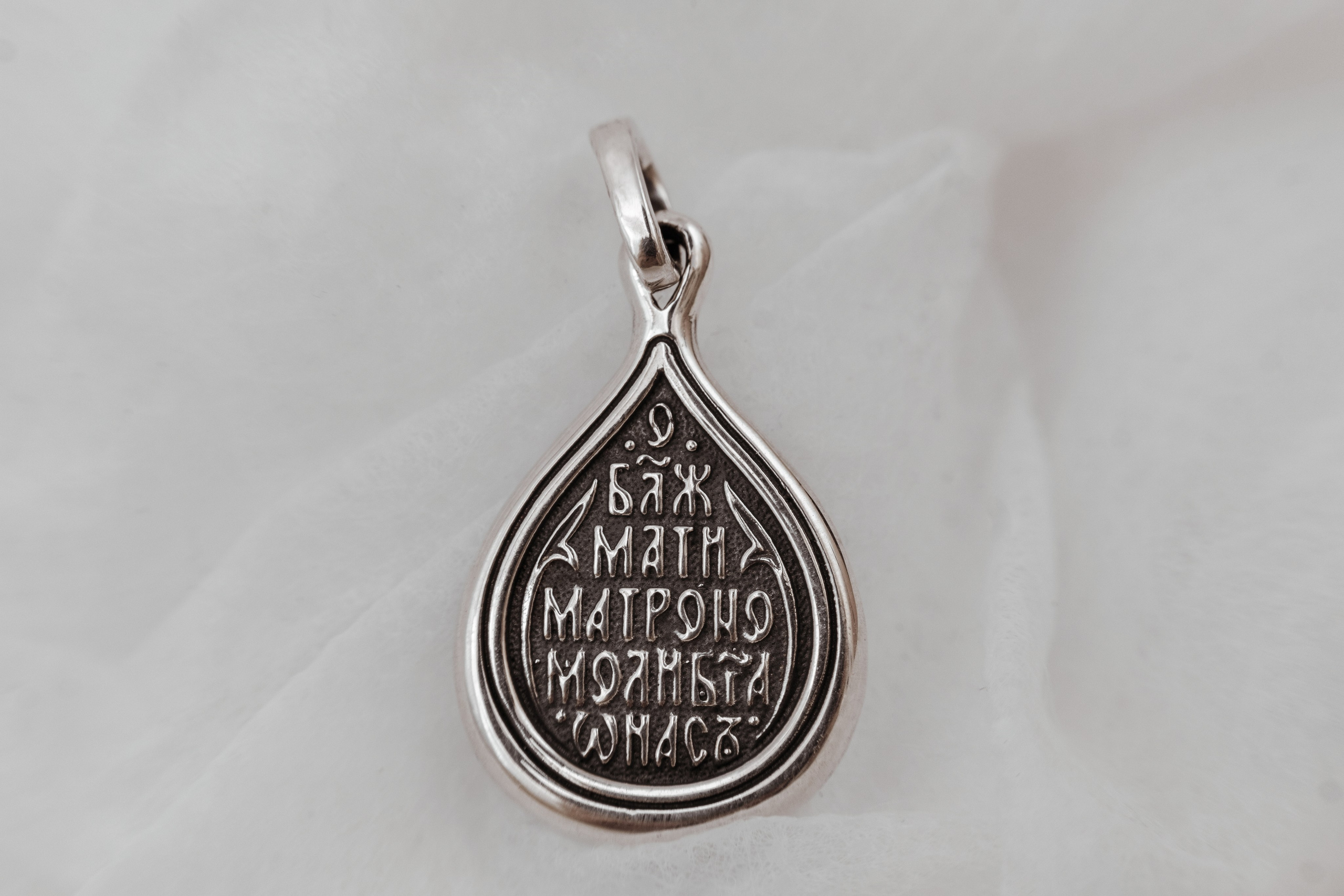 Съемка серебряных украшений в Санкт-Петербурге. Фотосессия для маркетплейсов