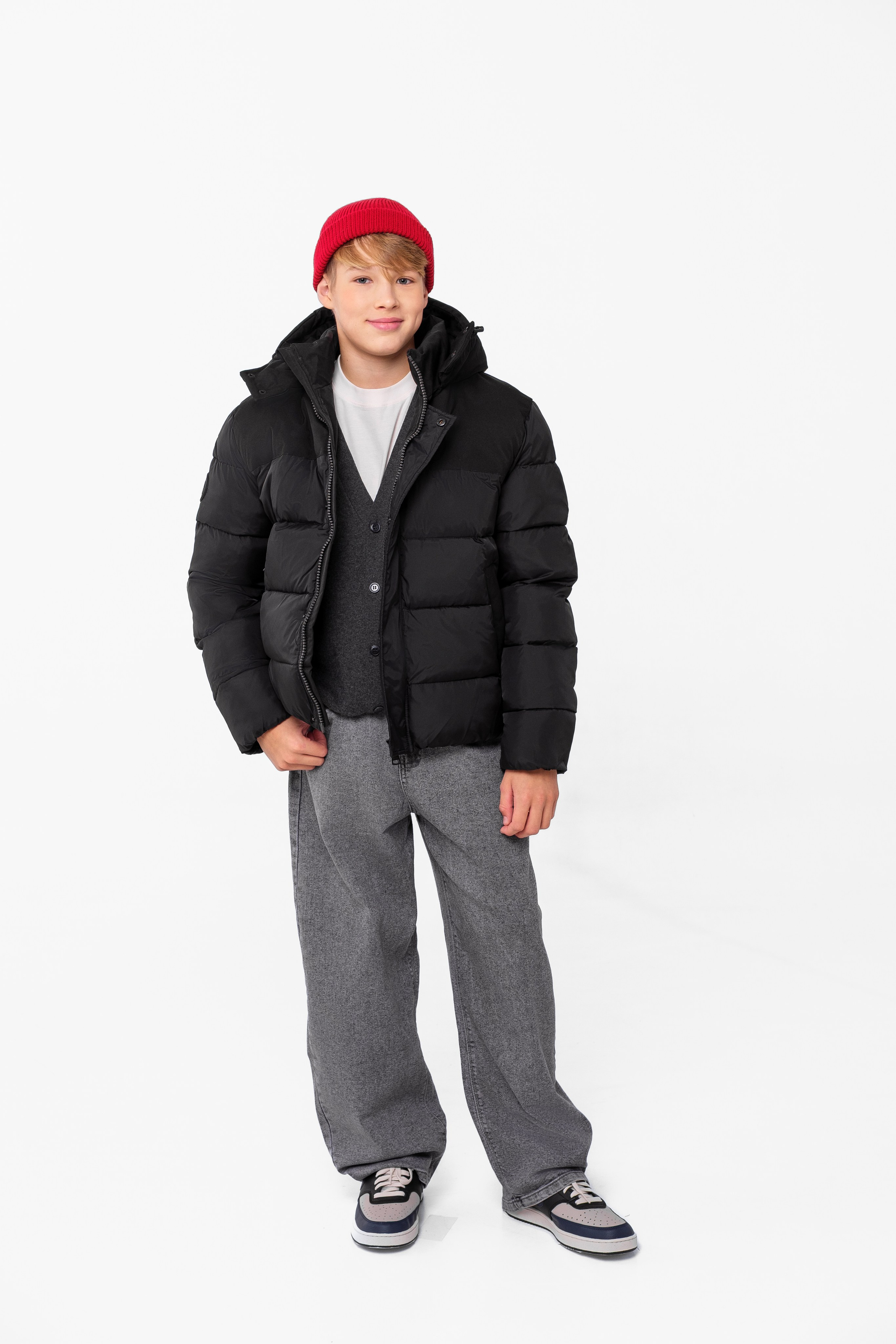 Съемка верхней одежды для каталога и маркетплейсов в Санкт-Петербурге. Фотосессия для маркетплейсов