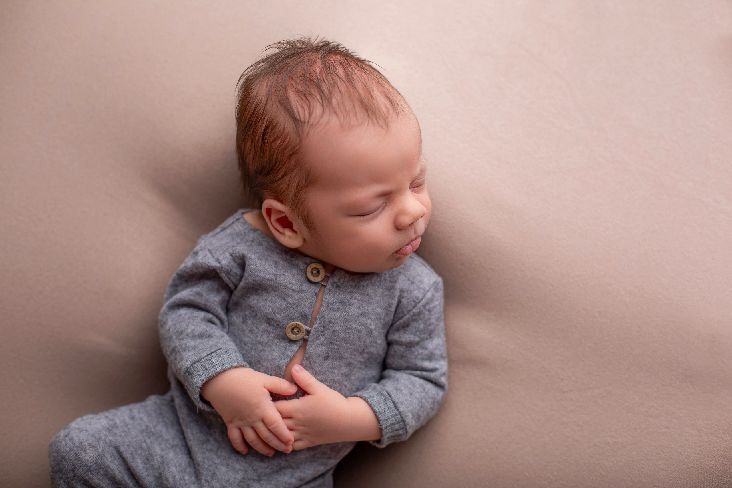 Фотографии новорожденных мальчиков. Семейный, детский фотограф в Великом Новгороде Юлия Федичева. Фотограф новорожденных