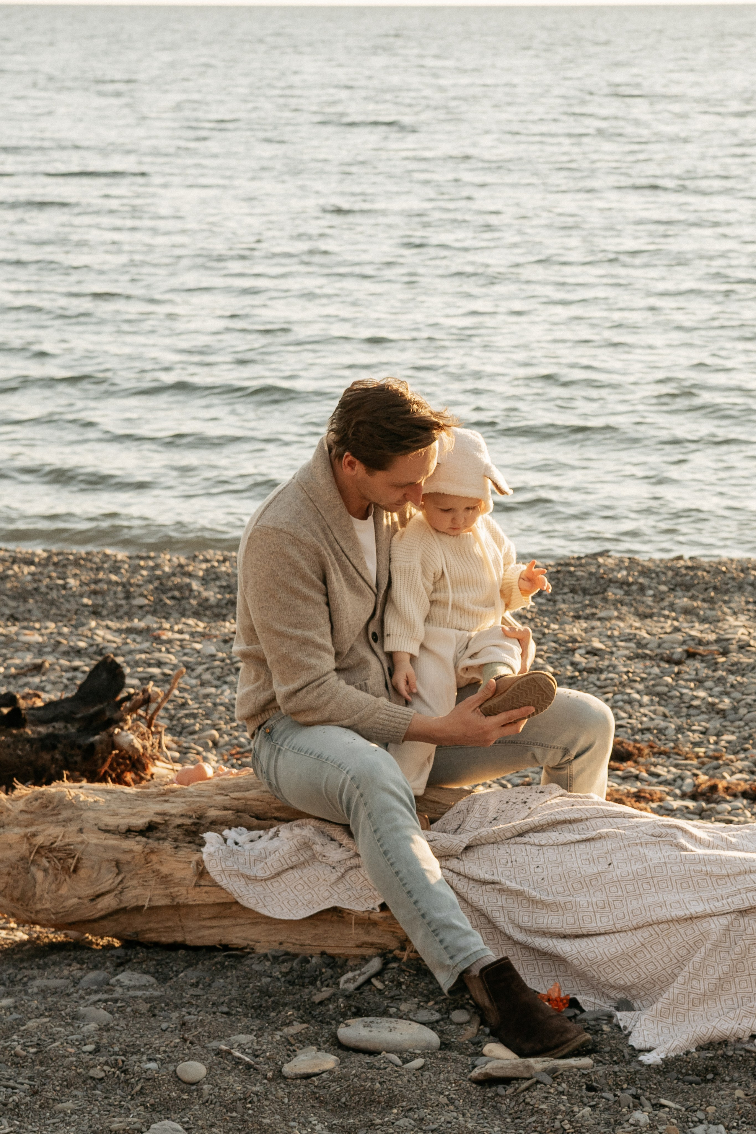 Папа с маленькой дочкой на фотосессия 