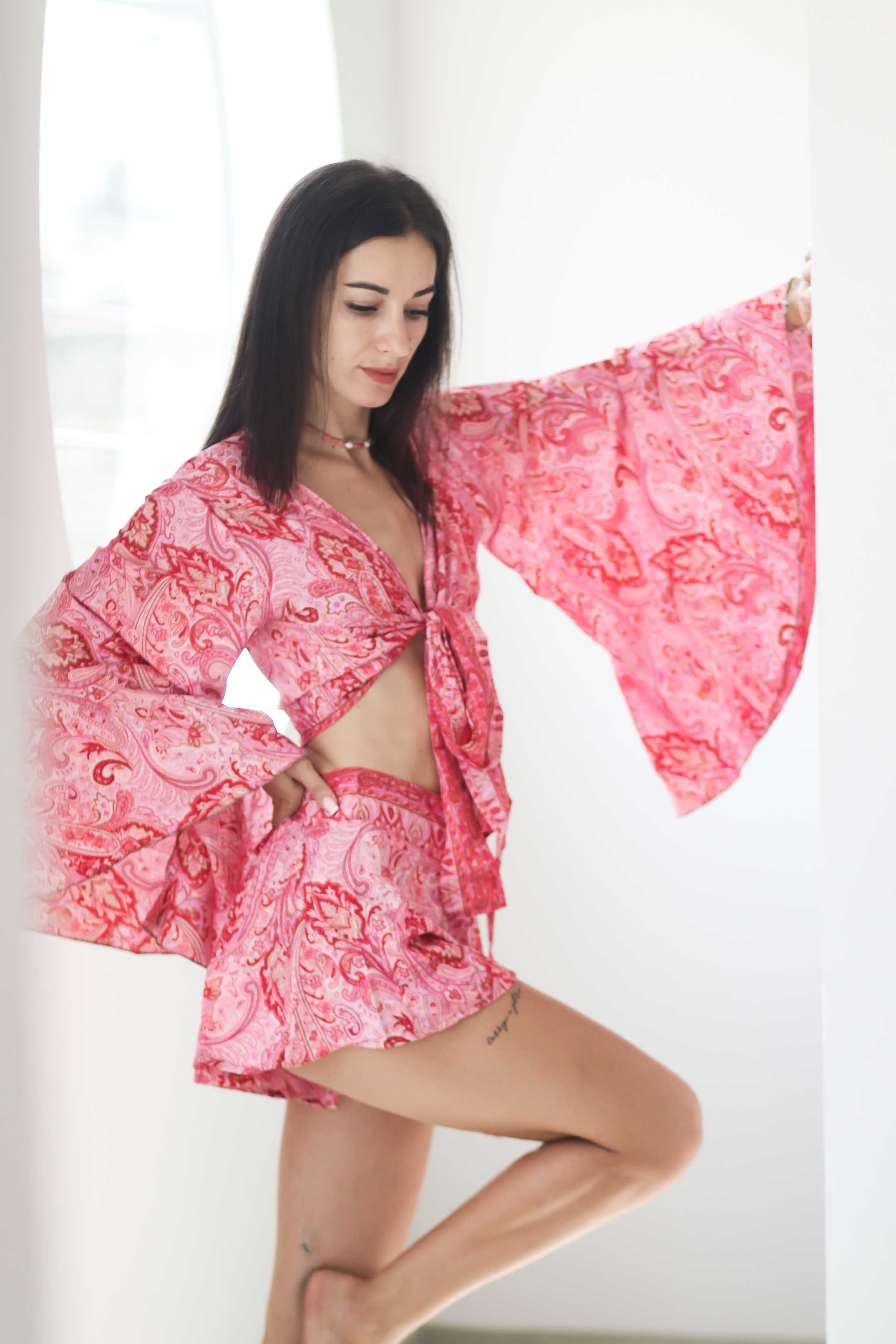 Коллекция купальников бикини. Фотограф на Шри-Ланке