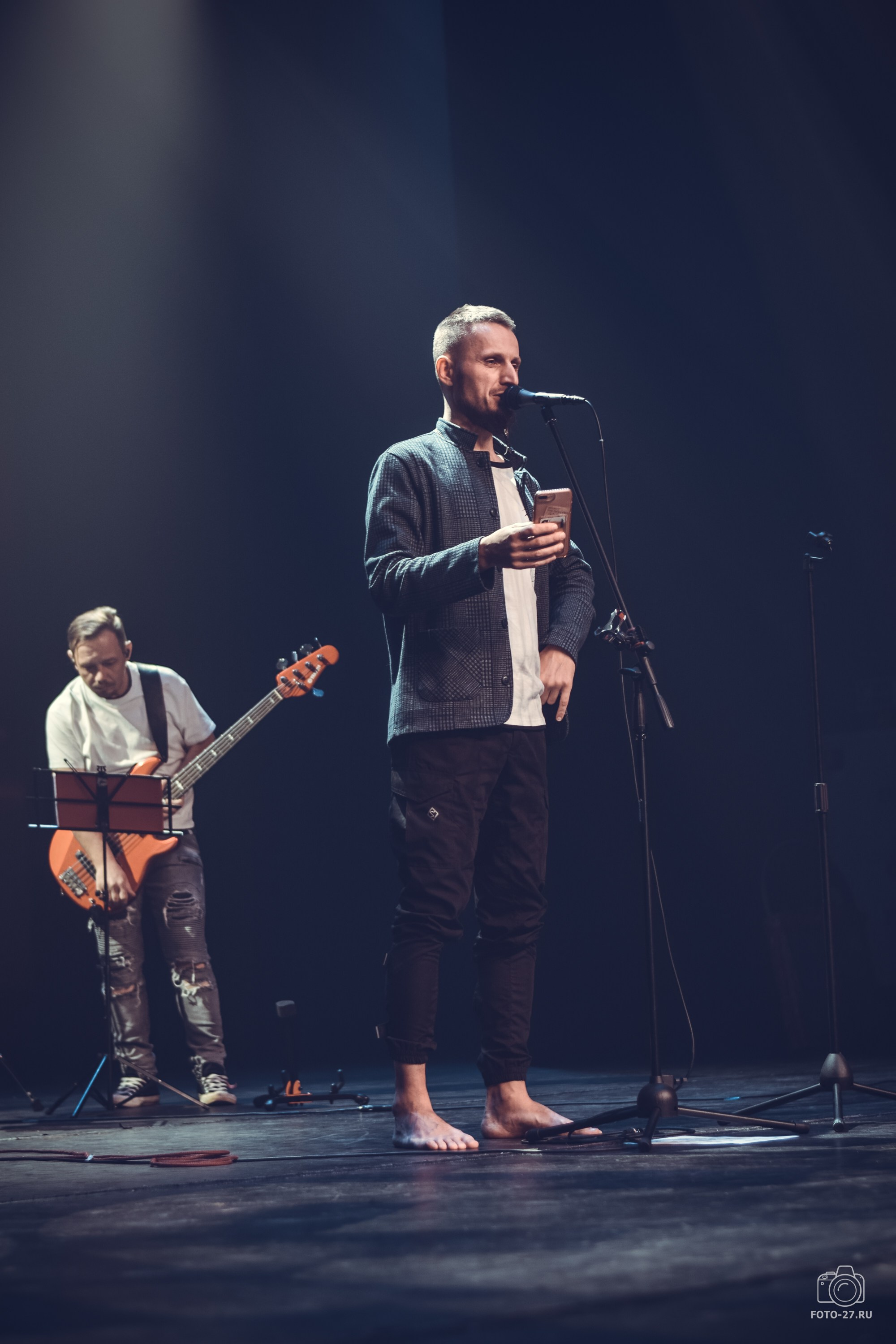 Антон Курдюмов фотограф в Хабаровске Рина Курдюмова фото27 foto27 Антон Дорофеев репортажный репортаж документалист Тони и Рина фотосоздатели ПаПаРоК Философия и любовь сольный концерт ОДОРА Хабаровск