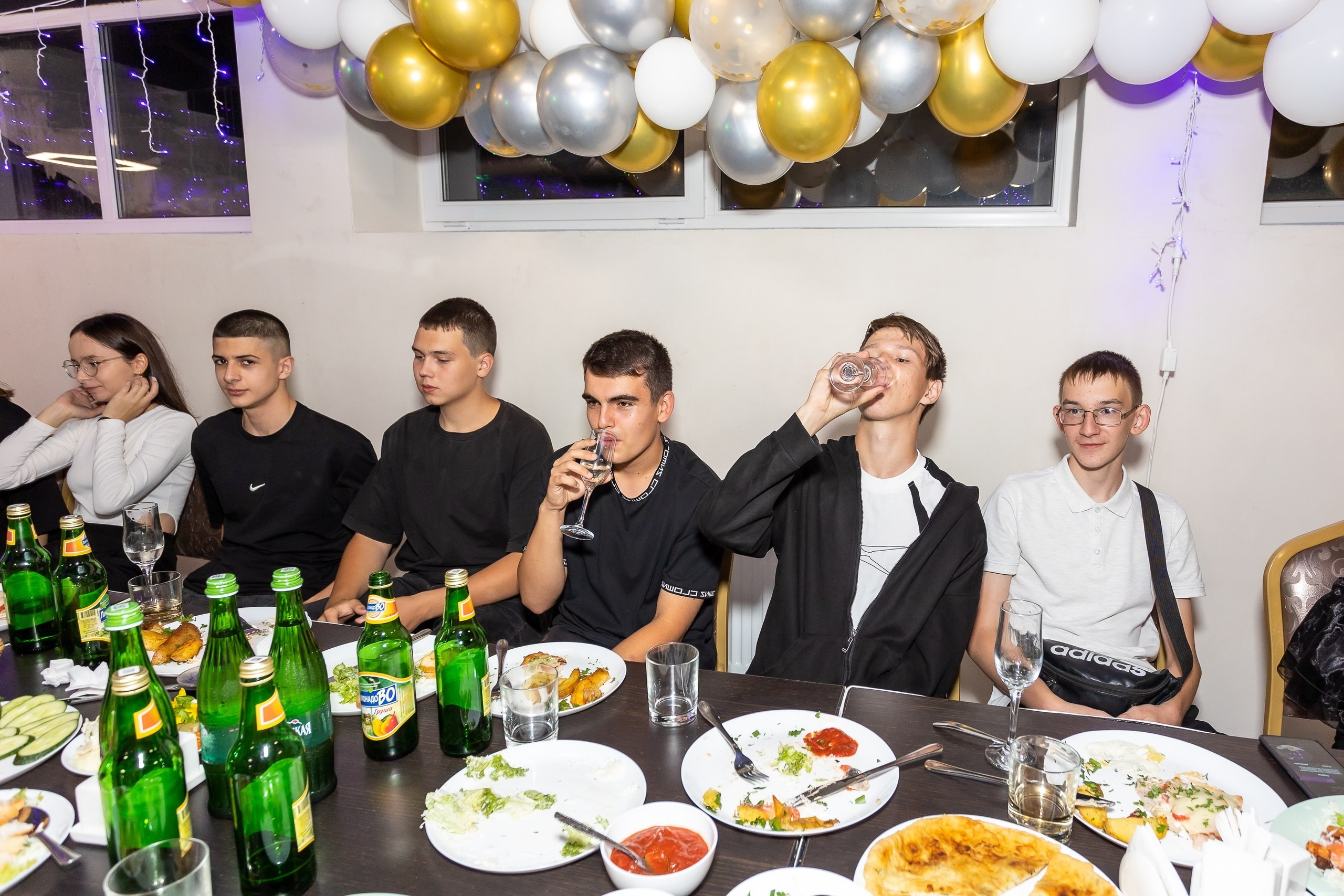 Вручение аттестата и выпускной вечер. Выпускные альбомы Майкоп, Краснодар Елена Золотарева