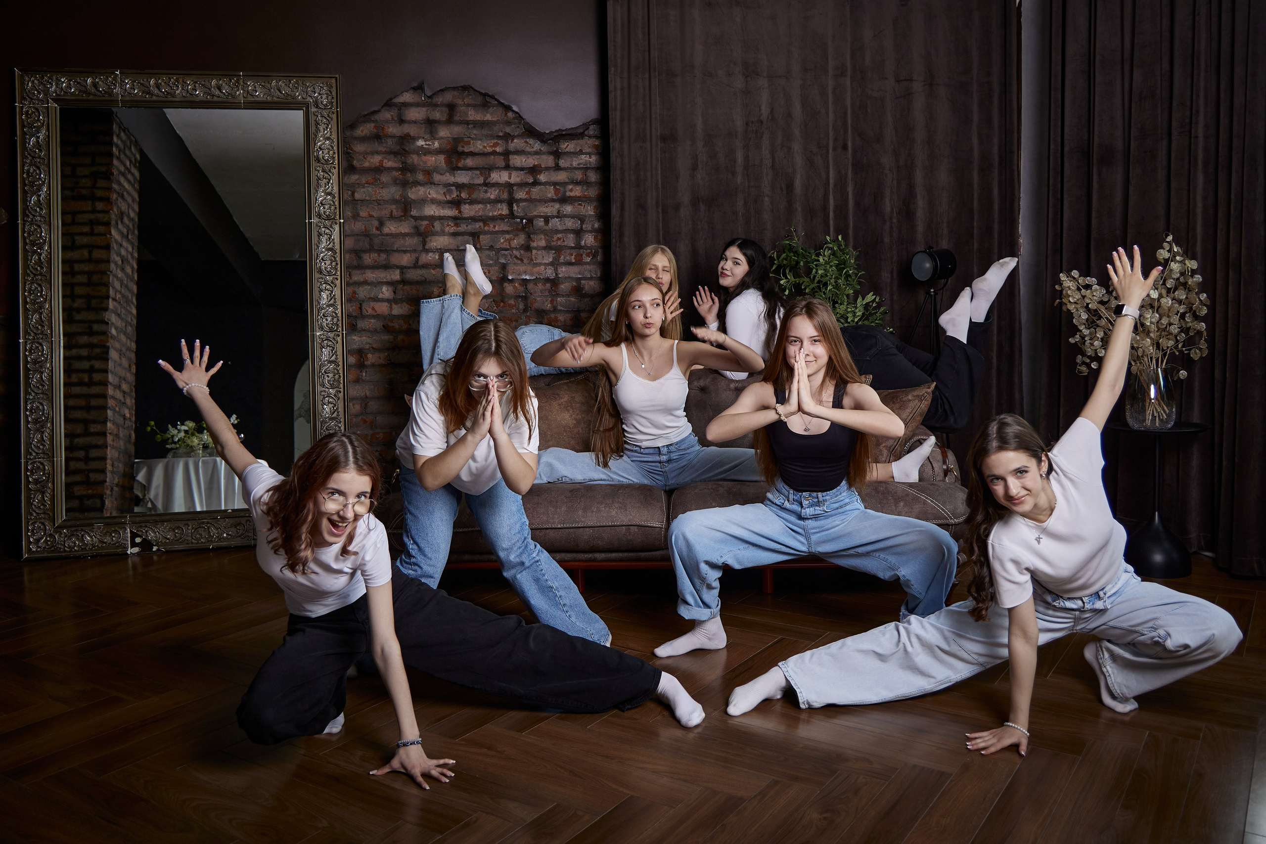 Веселые девчонки