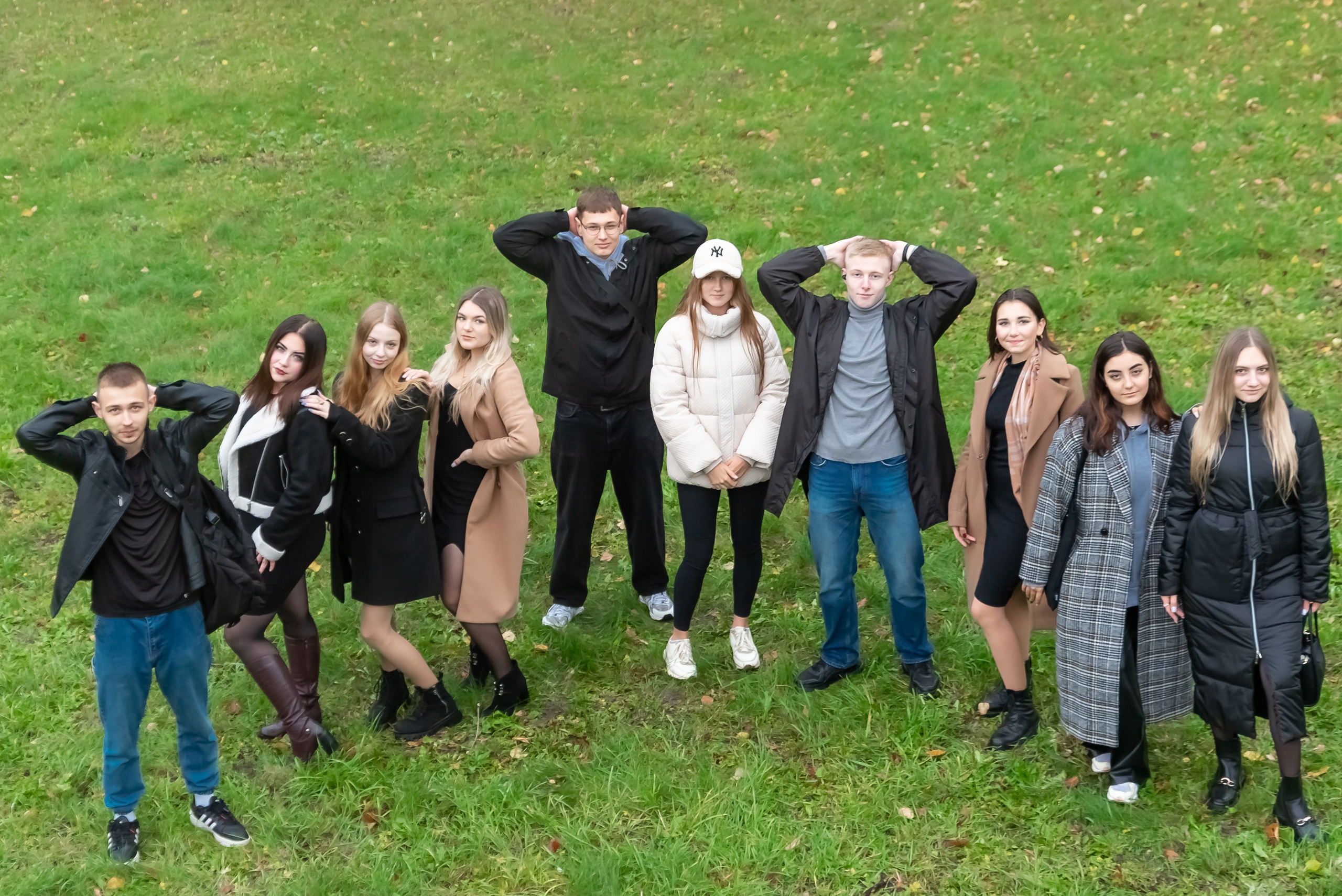 Школьный альбом на природе.