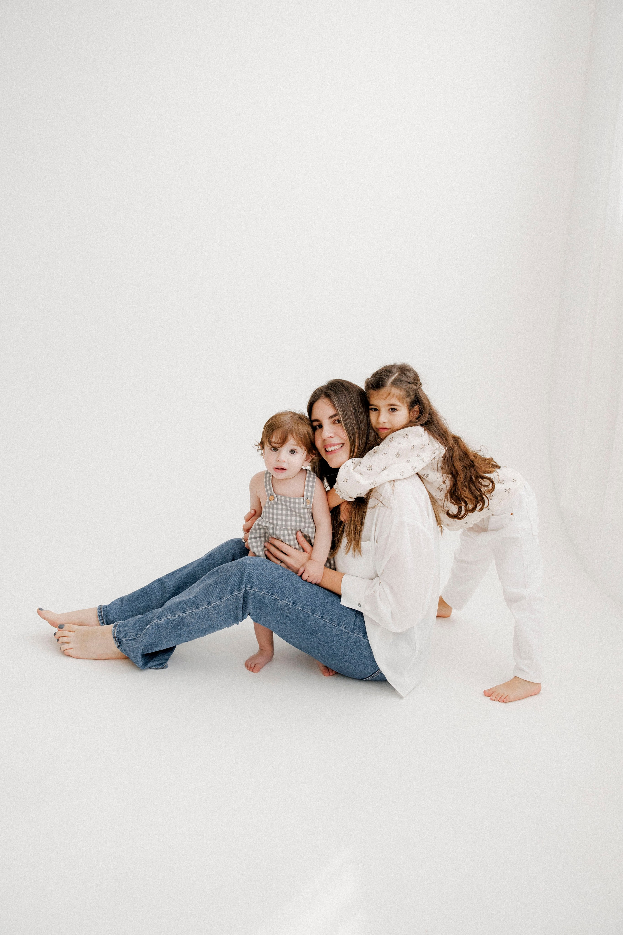 One year inside the White studio. Wedding and family photographer