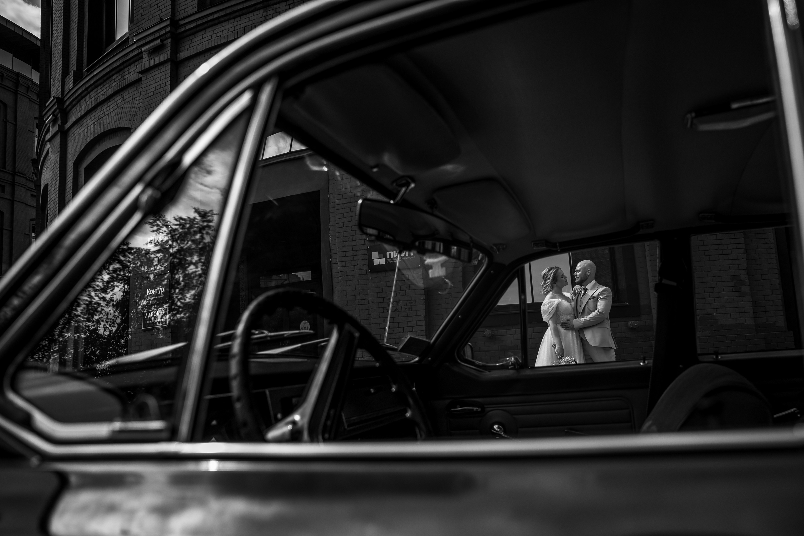 Фотосессия на свадьбе с машиной завод Арма, фотограф гладков