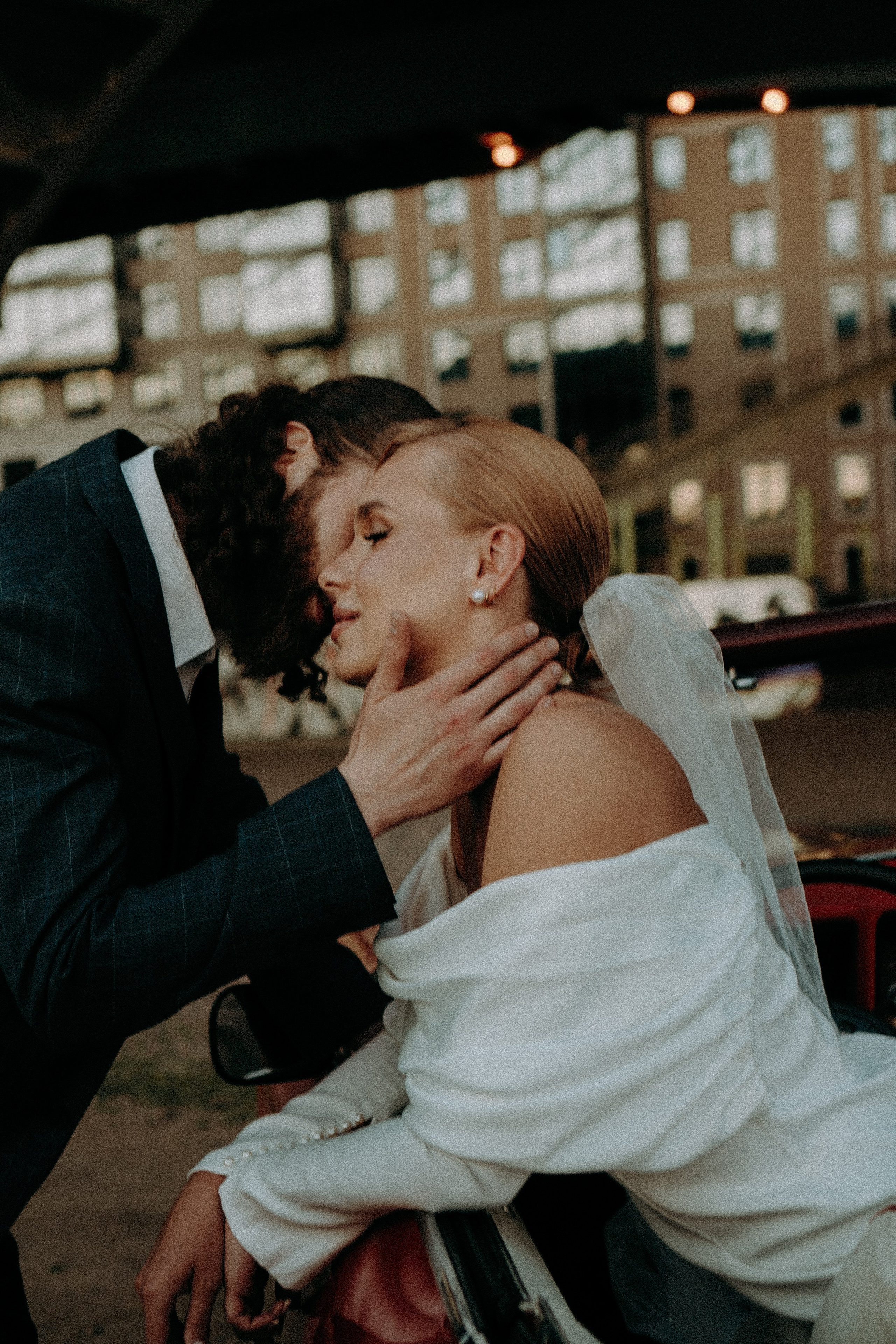 СВАДЕБНАЯ СЬЕМКА ВОЗЛЕ МСОТА БЕТАНКУРА НА КАБРИОЛЕТЕ. Профессиональный фотограф, Санкт-Петербург — Виктория Богомолова