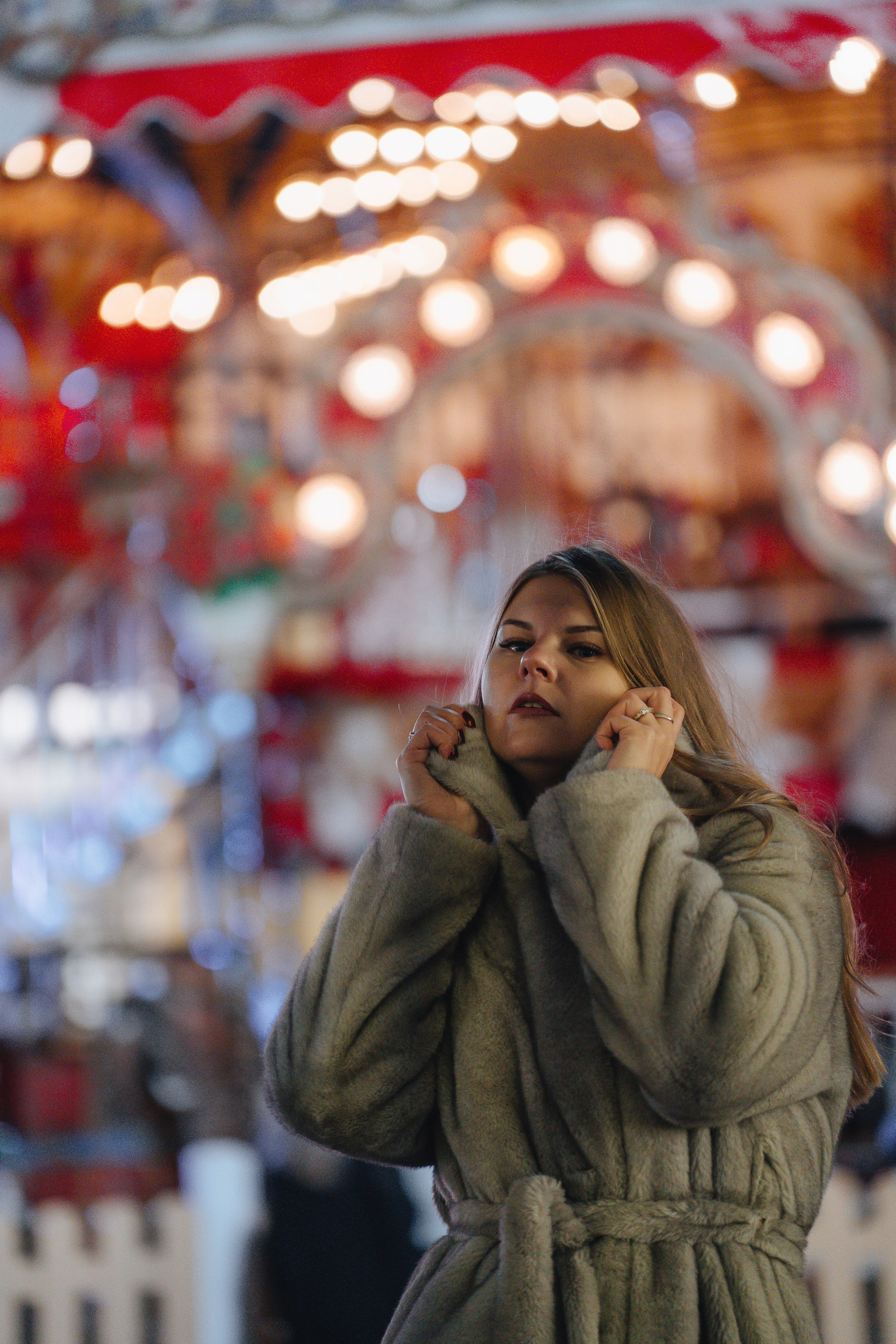 ПРОГУЛКА НА МАНЕЖНОЙ ПЛОЩАДИ ДЛЯ ДЕВУШКИ ПЕРЕД НОВЫМ ГОДОМ (НОВОГОДНЯЯ ФОТОСЕССИИЯ НА МАНЕЖНОЙ ПЛОЩАДИ). Профессиональный фотограф, Санкт-Петербург — Виктория Богомолова