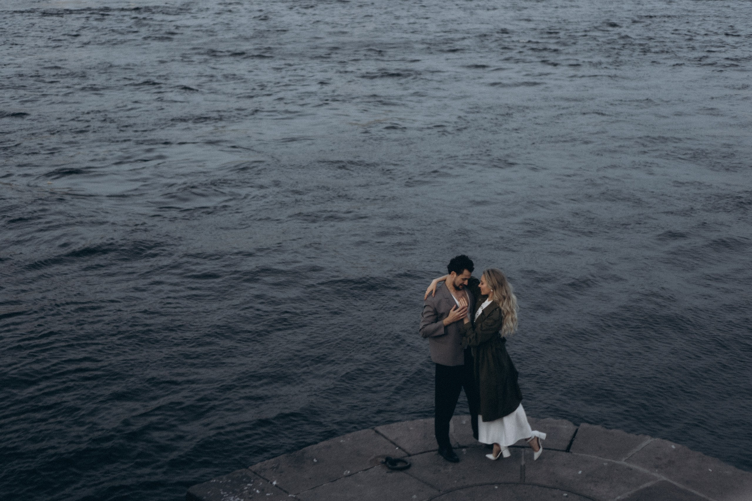 СВАДЕБНАЯ СЬЕМКА ПАРЫ НА РАССВЕТЕ В БЕЛЫЕ НОЧИ И ПРОГУЛКА С РАЗВОДНЫМИ МОСТАМИ И ПИКНИК ВОЗЛЕ ИСАКИЕВСКОГО СОБОРА. Профессиональный фотограф, Санкт-Петербург — Виктория Богомолова