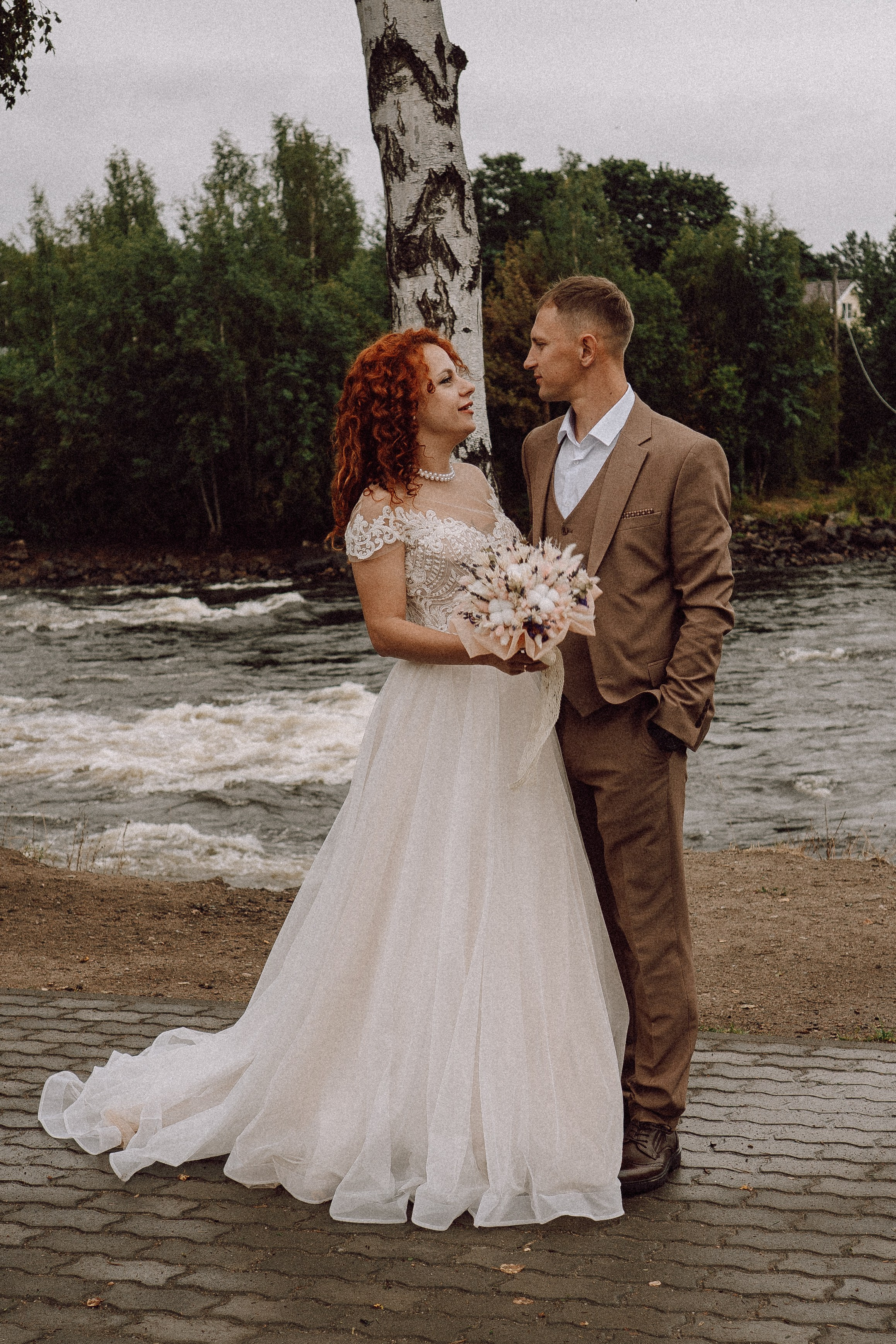 СВАДЕБНАЯ ФОТОСЕССИИЯ ПАРЫ В ГОРОДЕ ПРИОЗЕРСК В СОСНОВОМ ЛЕСУ И С ПИКАПОМ. Профессиональный фотограф, Санкт-Петербург — Виктория Богомолова