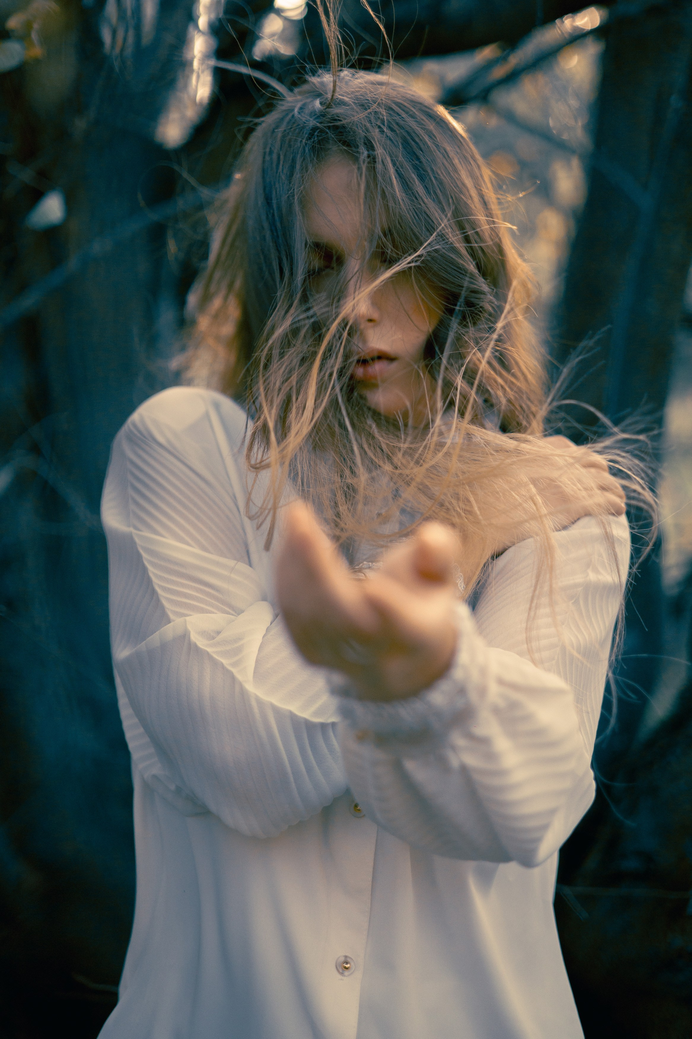 Слёзы на листве. Портретный фотограф Лакшин Денис. Истории через фотографию