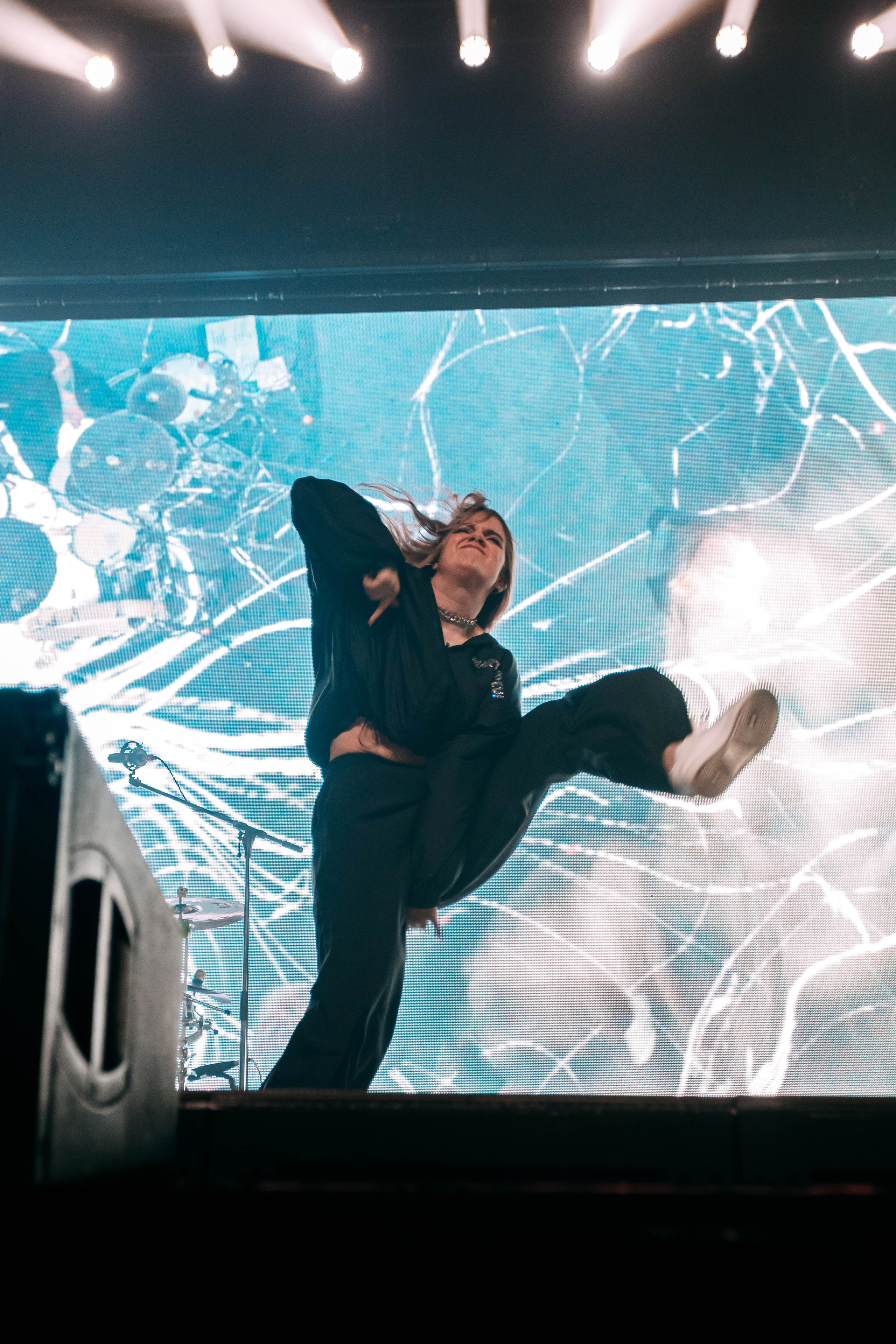 КОСИЧКИ ОТРЕЗАЛА И СОБРАЛА СТАДИУМ