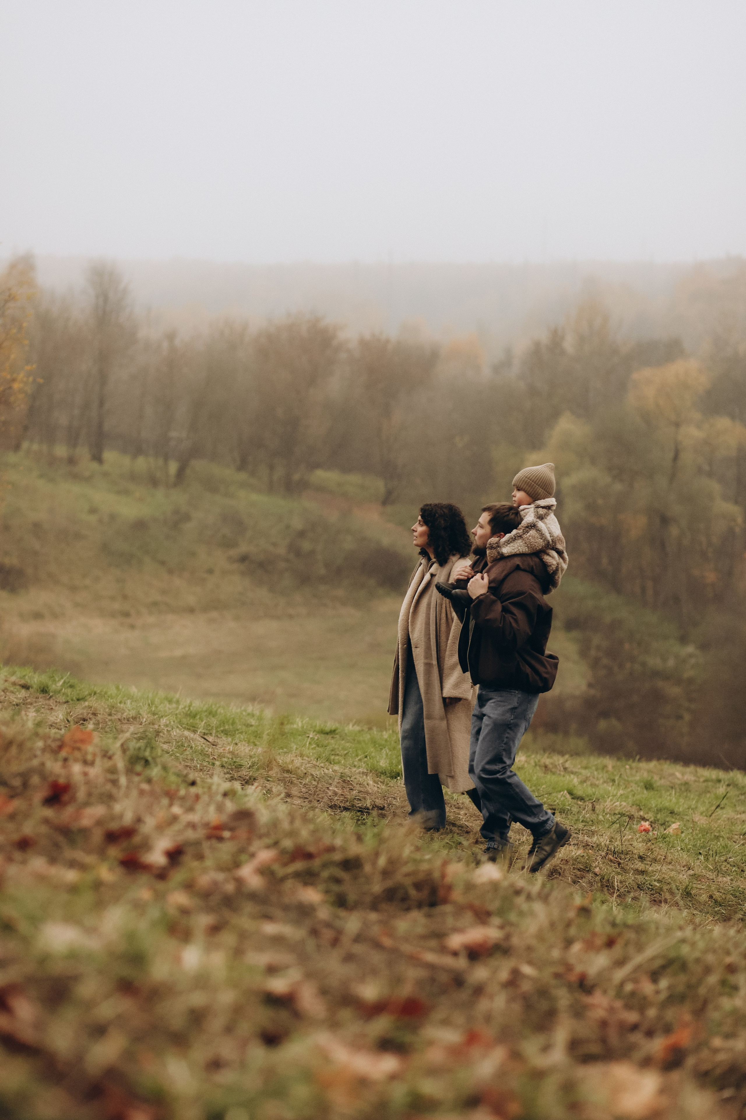 Осенняя прогулка по холмам: Саша, Алёна и Прохор. Свадебный, семейный и детский фотограф в Люберцах Зайцева Анастасия