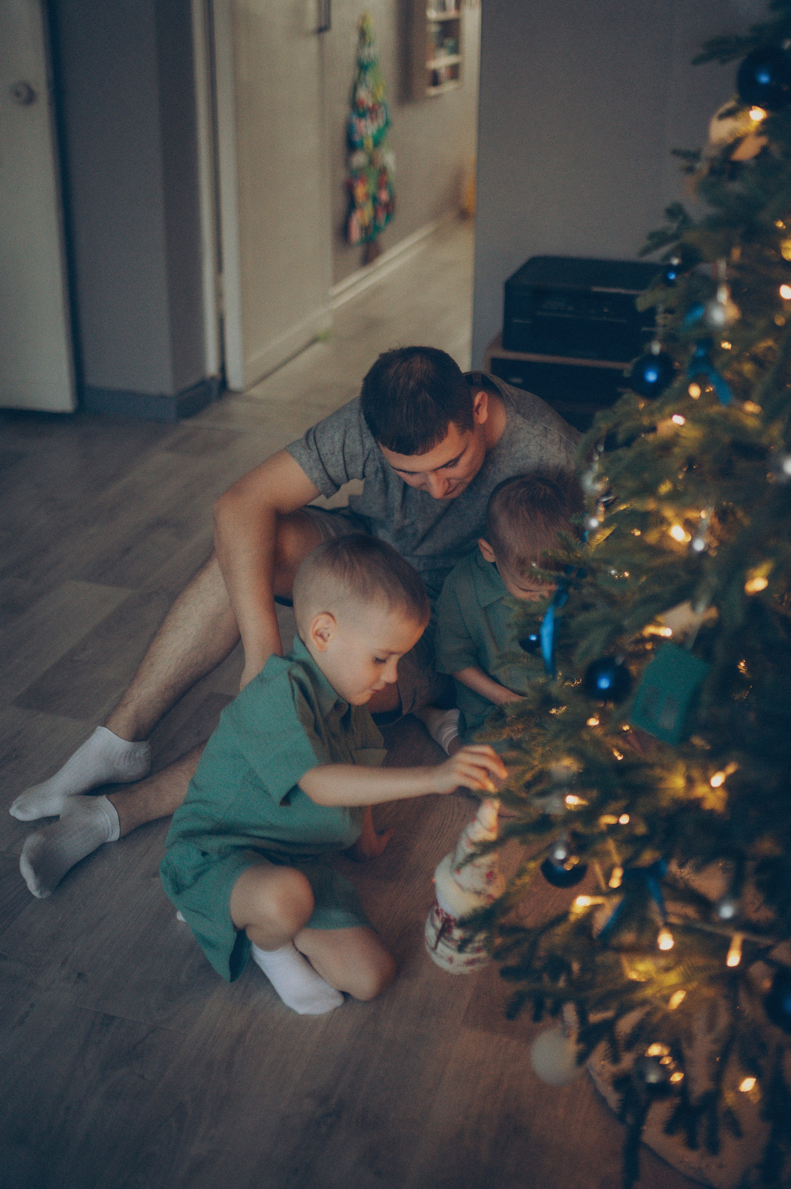 Миша и Тимофей (новогодняя домашняя). Фотограф, г. Лесной Свердловской области